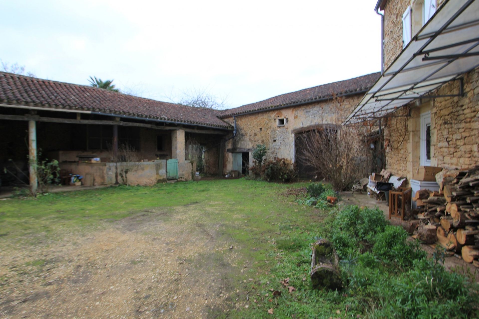 Hus i Sauveterre-la-Lemance, Aquitaine 10098518