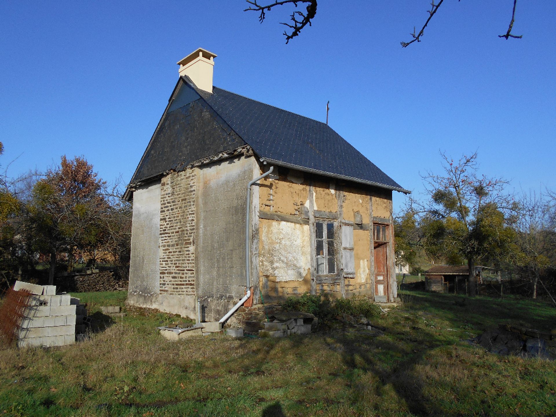 Hus i Isigny-le-Buat, Basse-Normandie 10098530