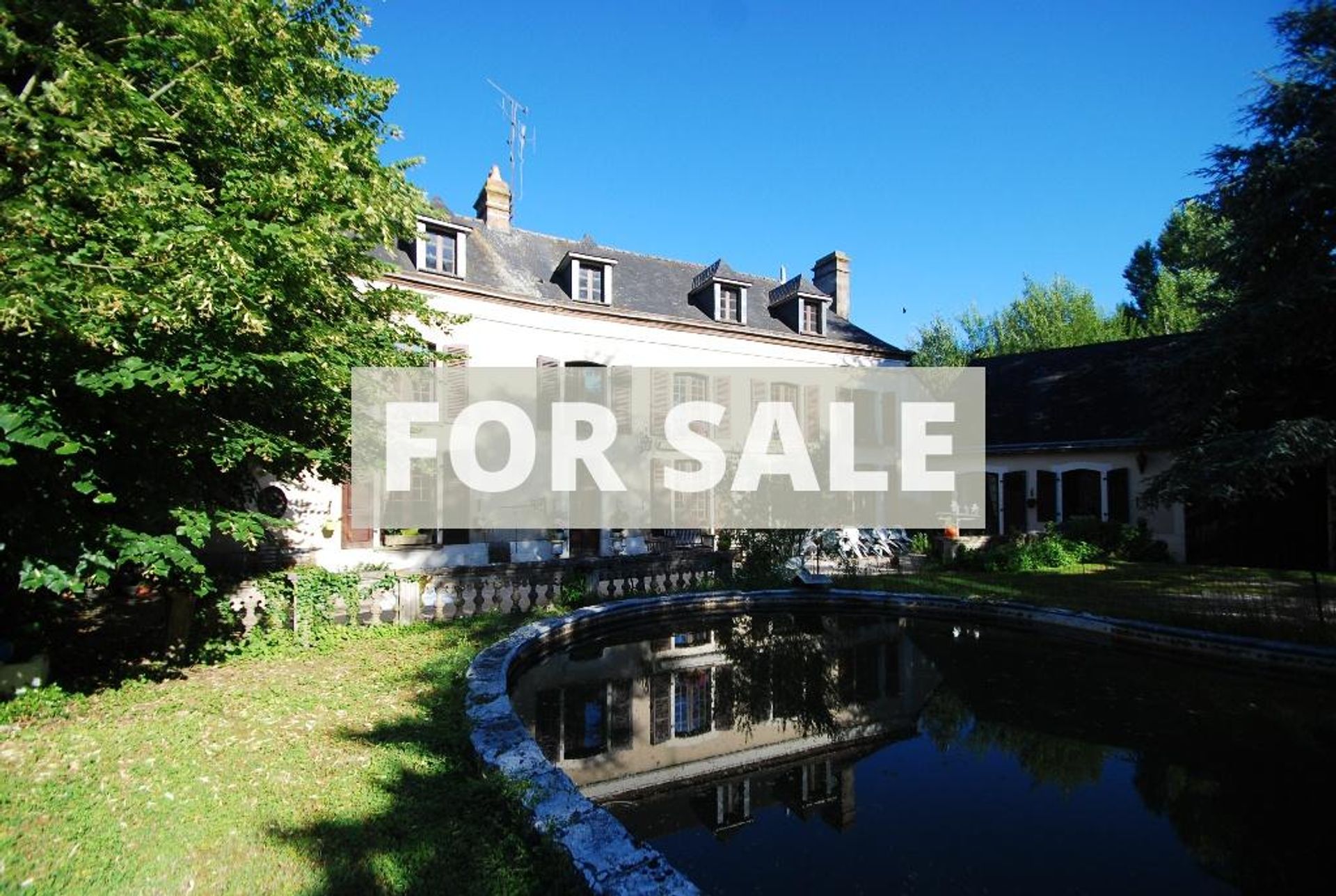 жилой дом в Lassay-les-Chateaux, Pays de la Loire 10098611