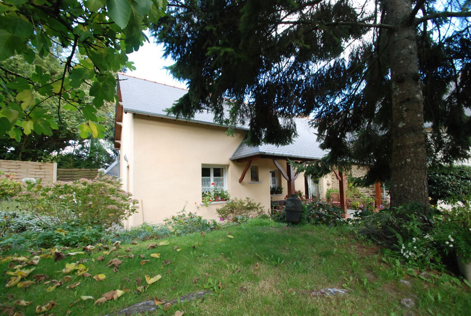 House in Sainte-Marie-du-Bois, Pays de la Loire 10098650