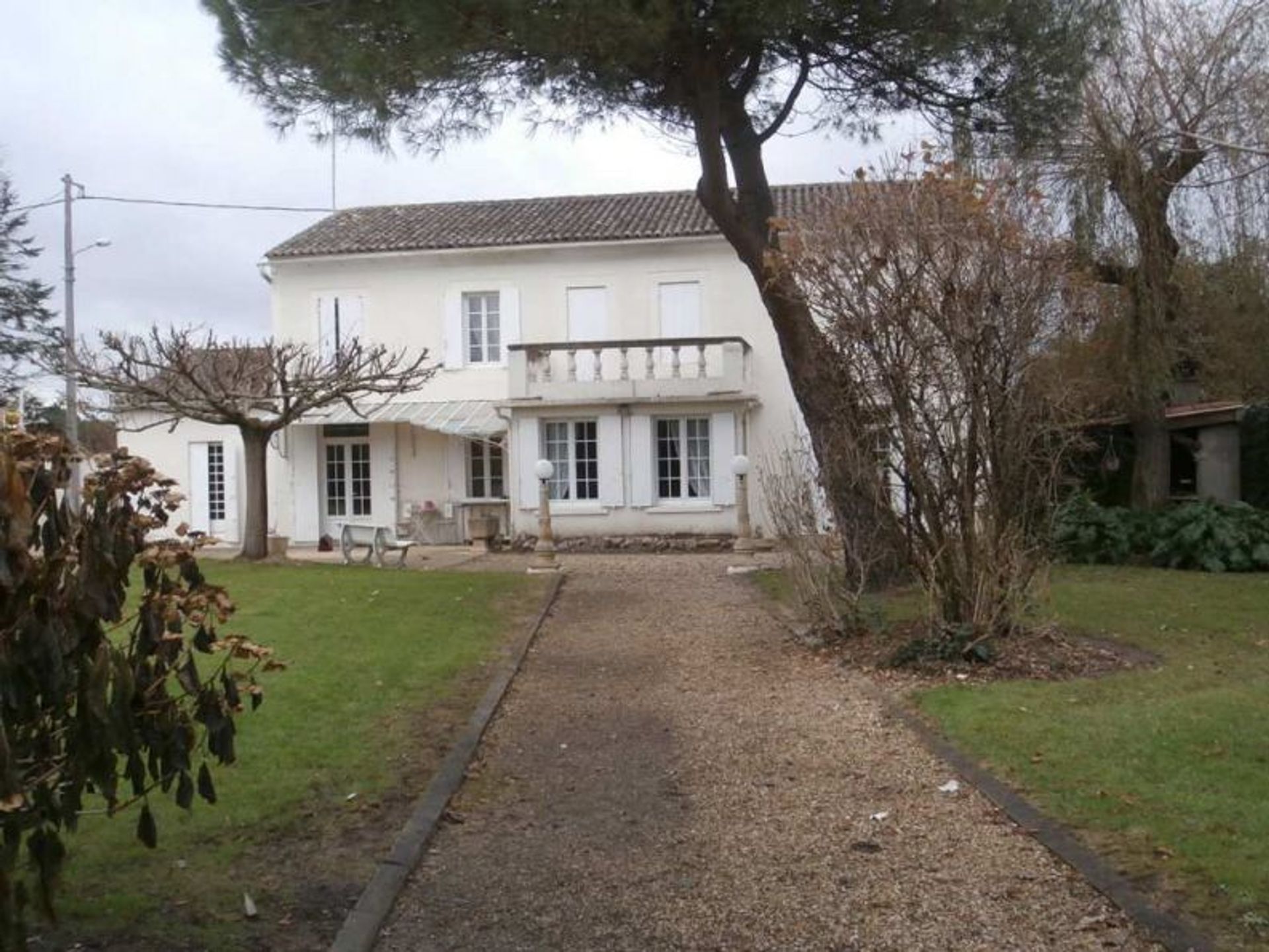 House in Saint-Seurin-sur-l'Isle, Nouvelle-Aquitaine 10098745