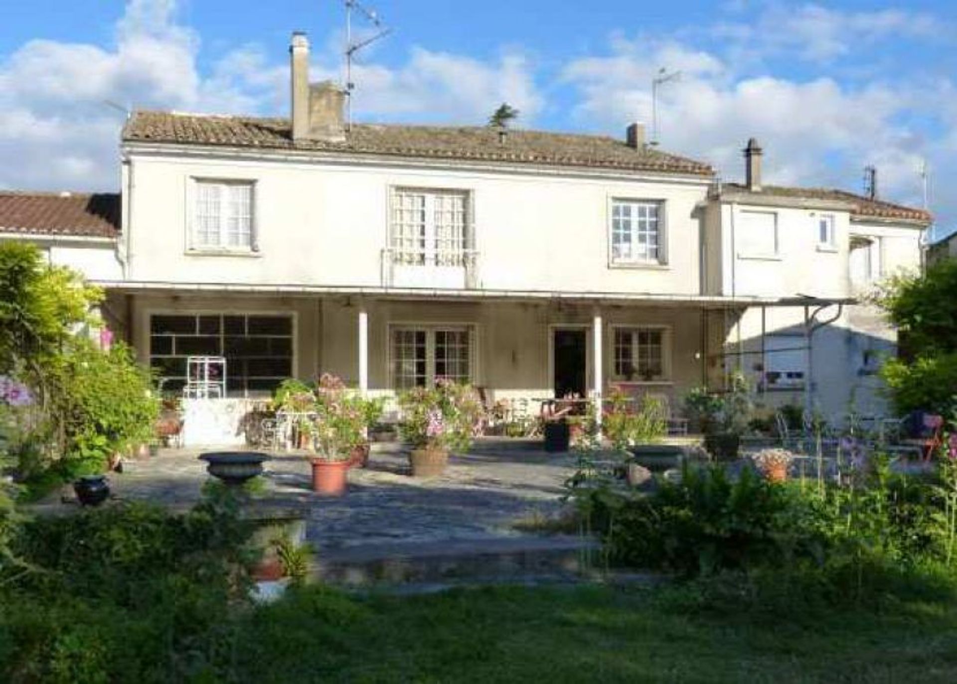 rumah dalam Angouleme, Poitou-Charentes 10098767