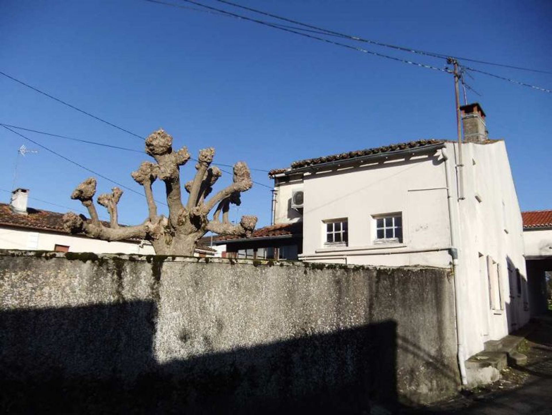 Rumah di Écoyeux, Nouvelle-Aquitaine 10098772