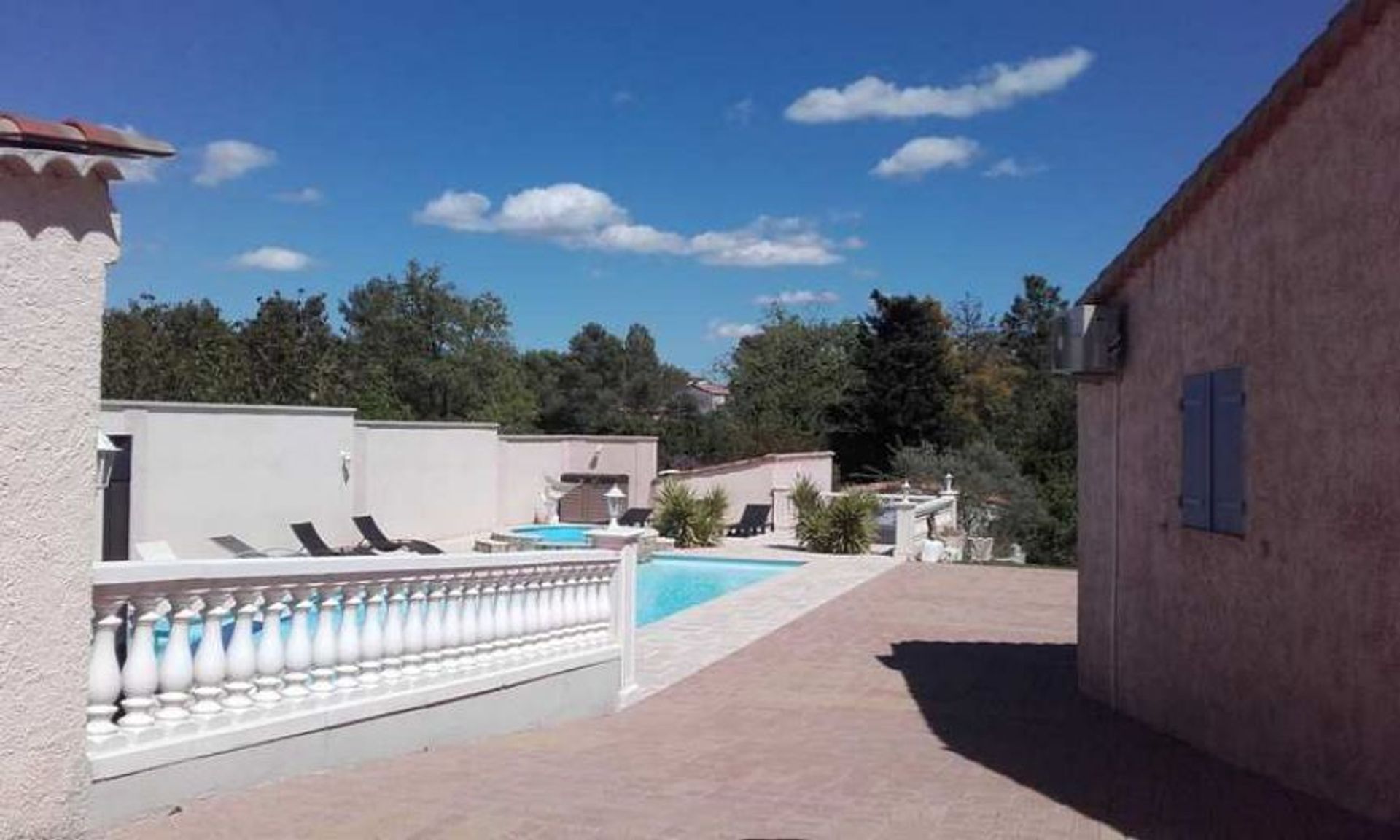 Dom w Bagnols-en-Foret, Provence-Alpes-Cote d'Azur 10098807