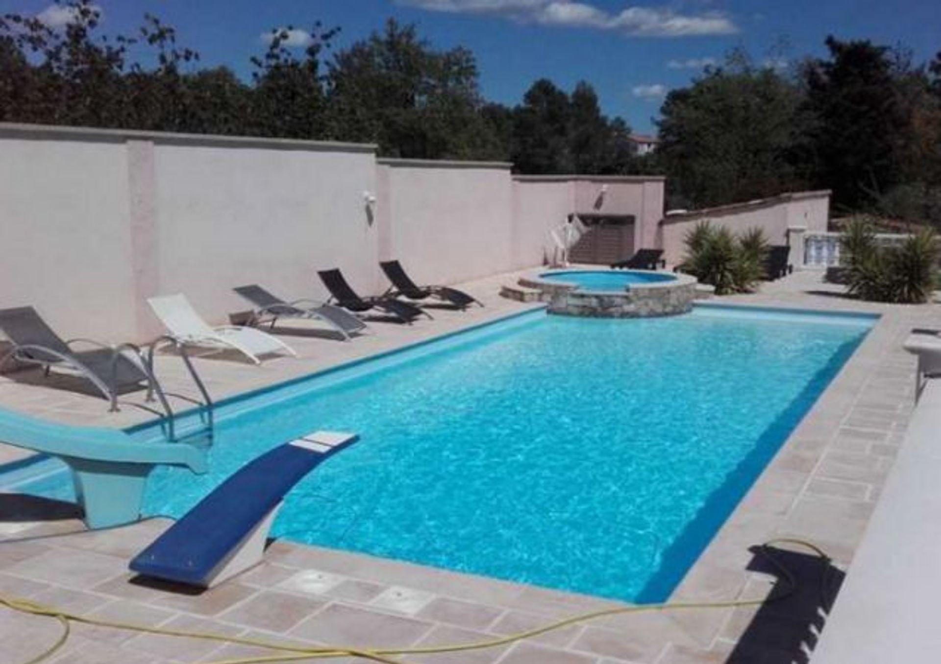 Dom w Bagnols-en-Foret, Provence-Alpes-Cote d'Azur 10098807