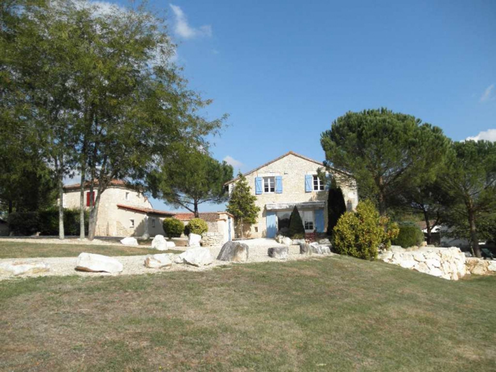 Hus i Chazelles, Poitou-Charentes 10098849