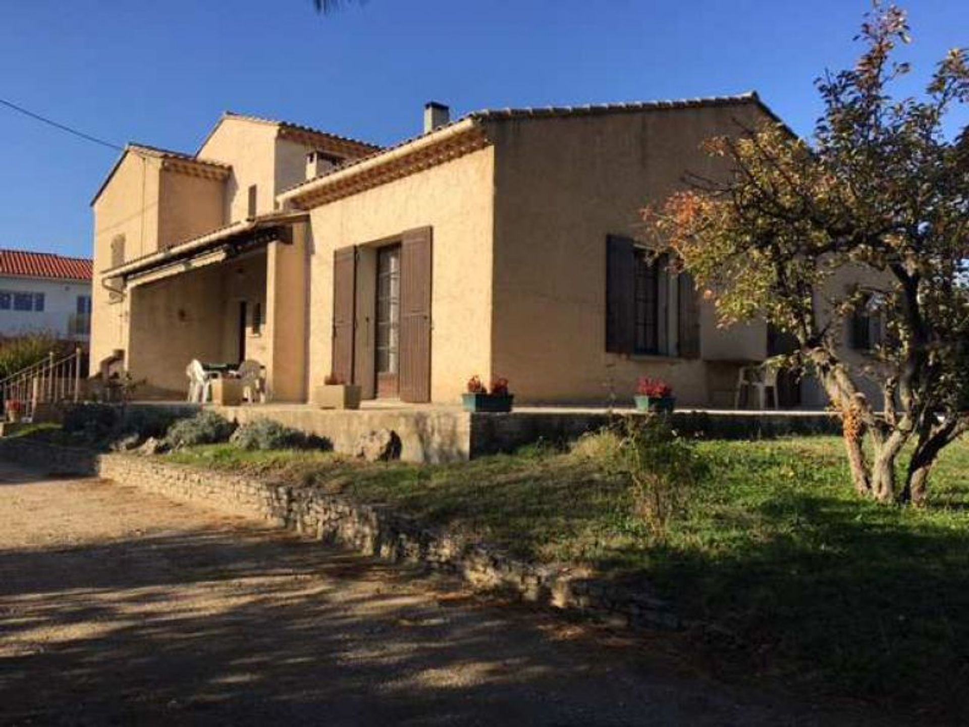 Huis in L'Isle-sur-la-Sorgue, Provence-Alpes-Côte d'Azur 10098876