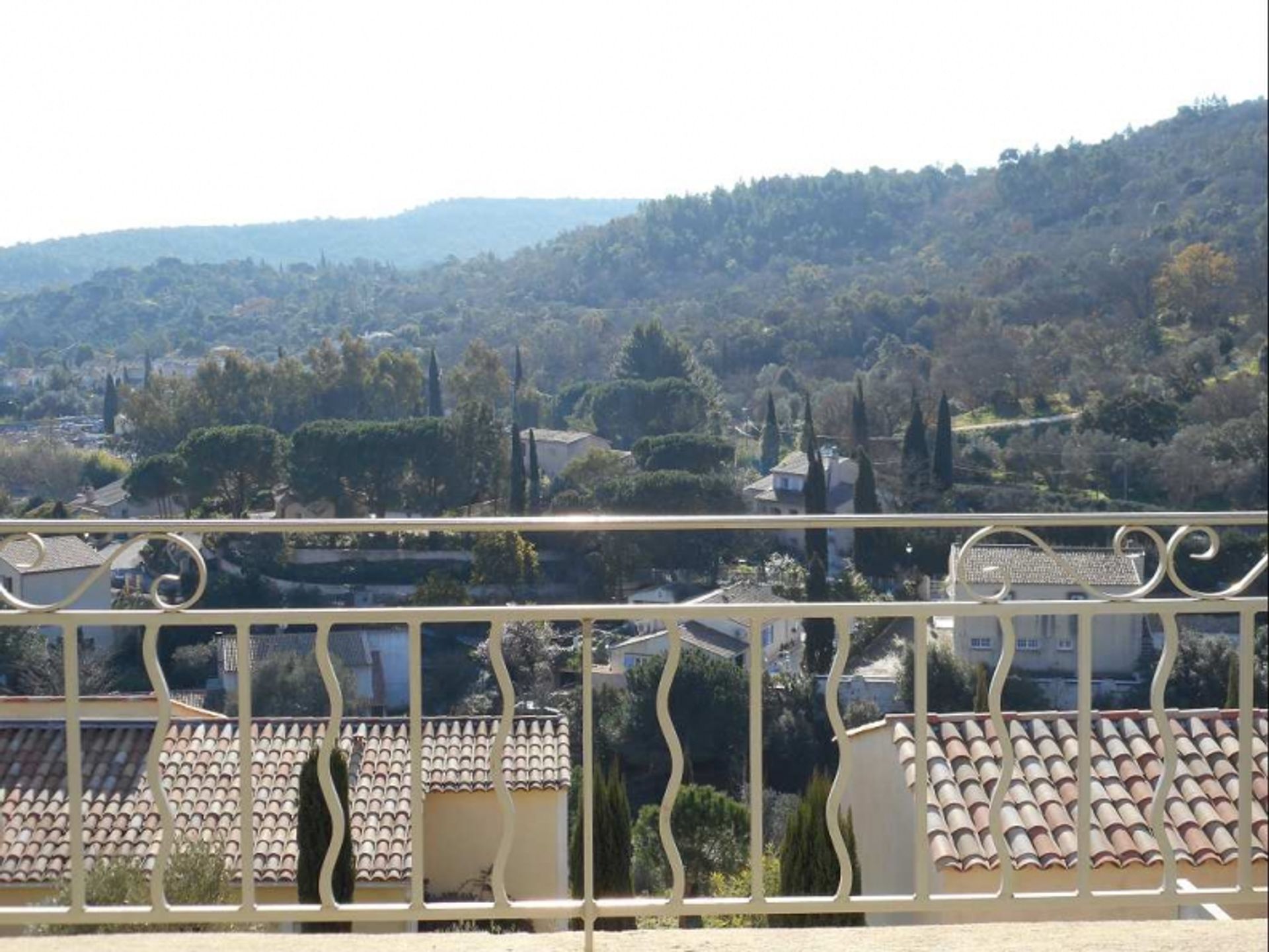 σπίτι σε Roquebrune-sur-Argens, Προβηγκία-Άλπεις-Κυανή Ακτή 10098880