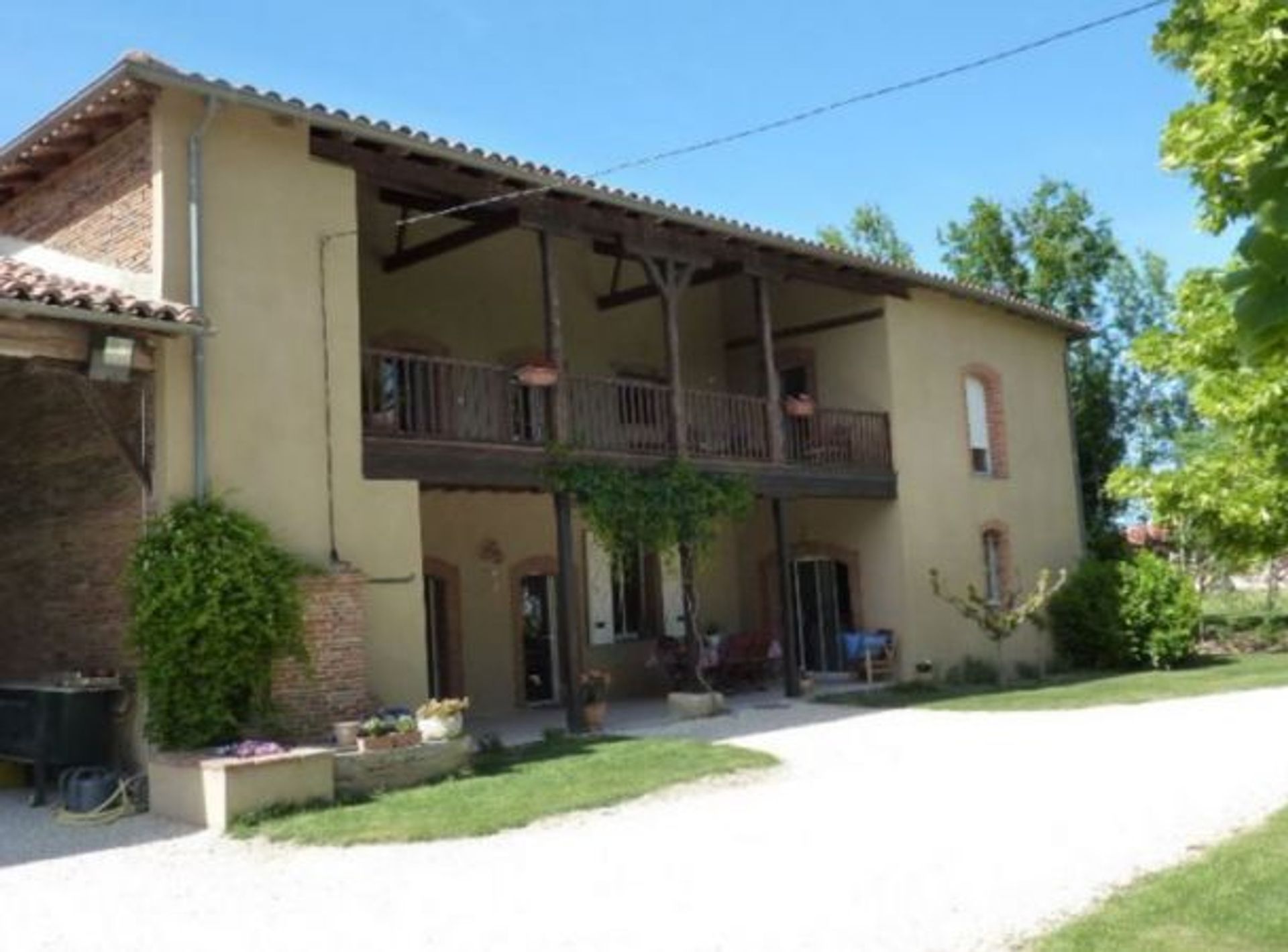 Hus i Montech, Midi-Pyrenees 10098913