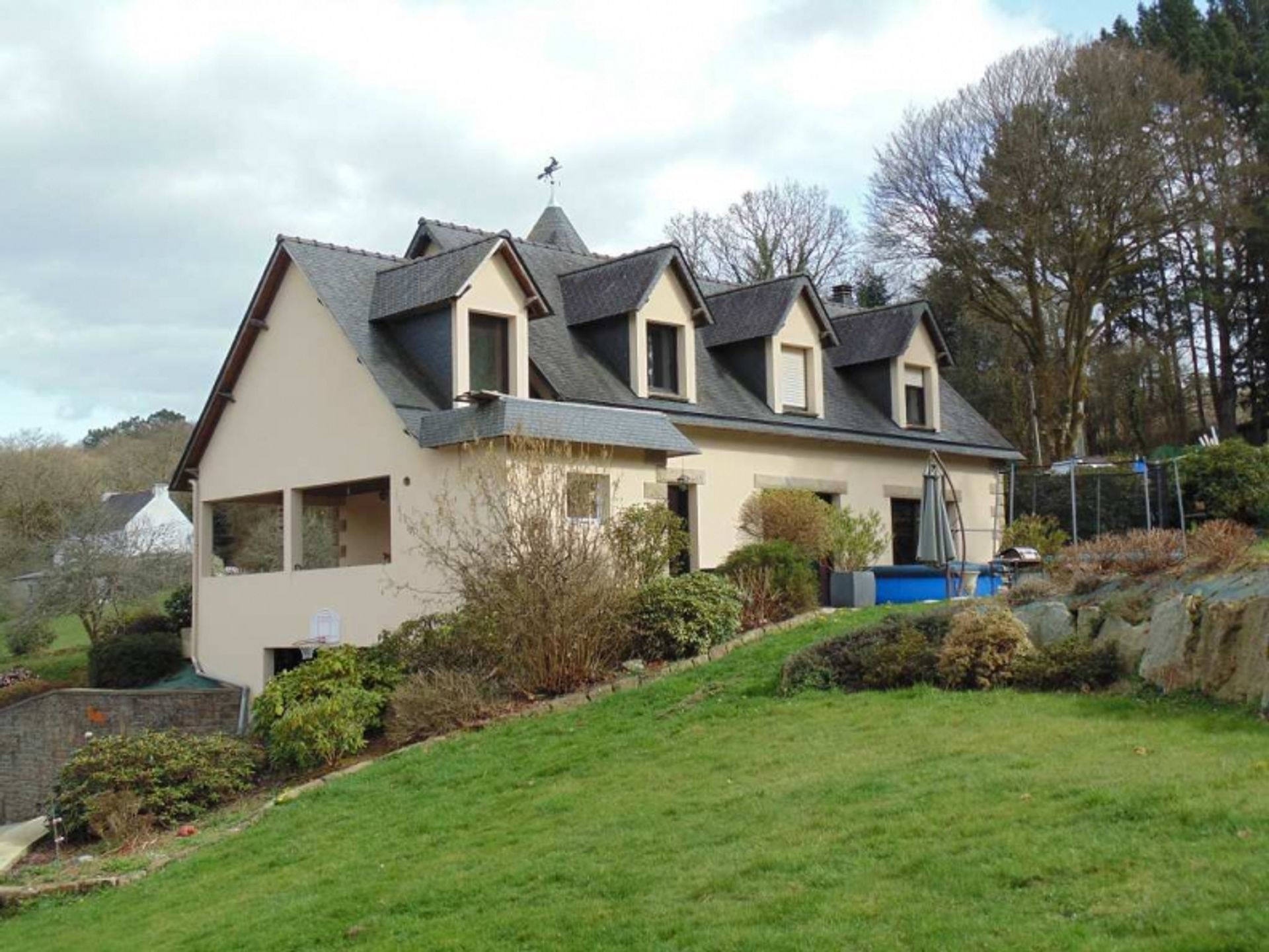 Rumah di Querrien, Bretagne 10098914