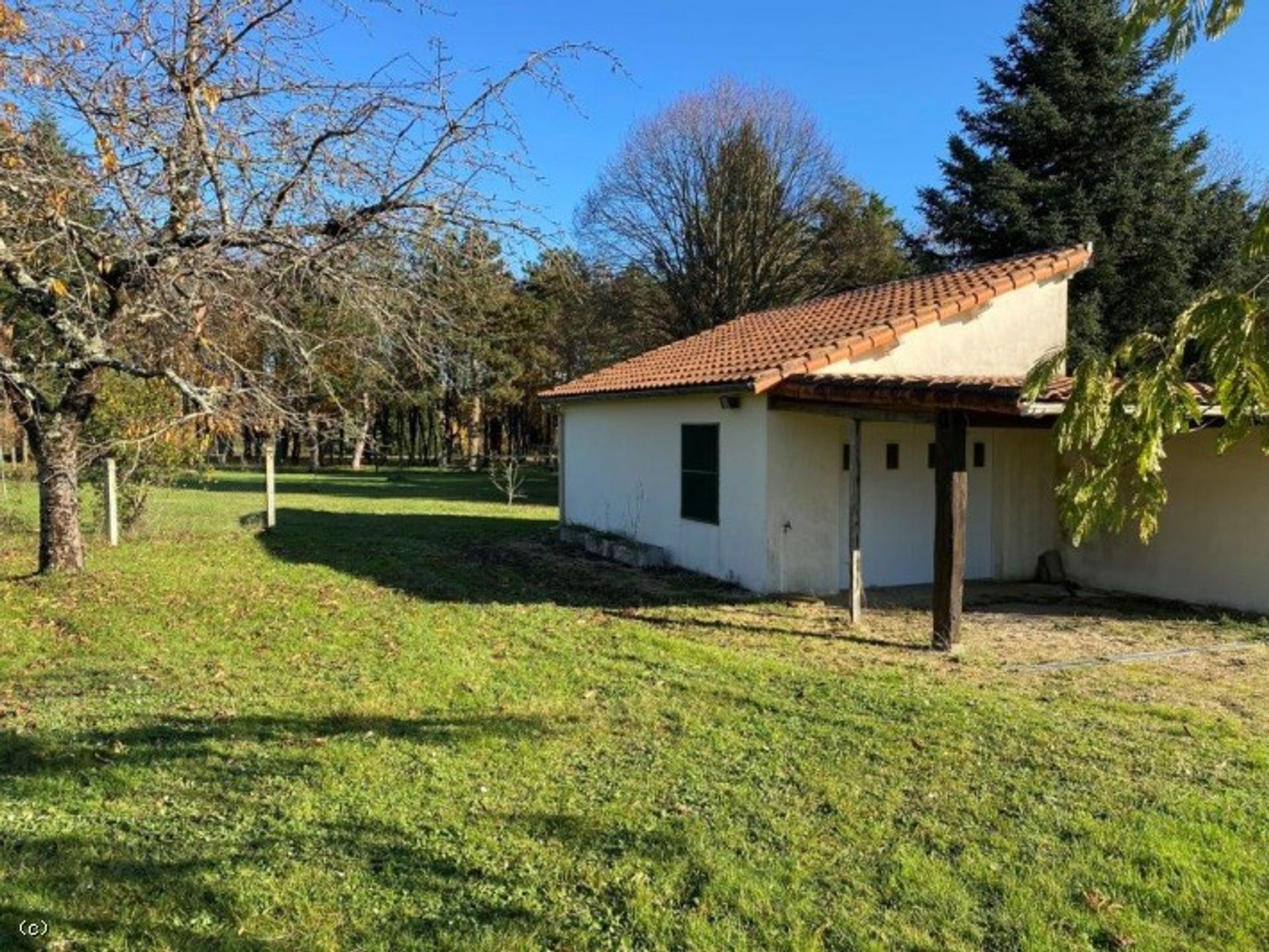 Rumah di Condac, Poitou-Charentes 10098926