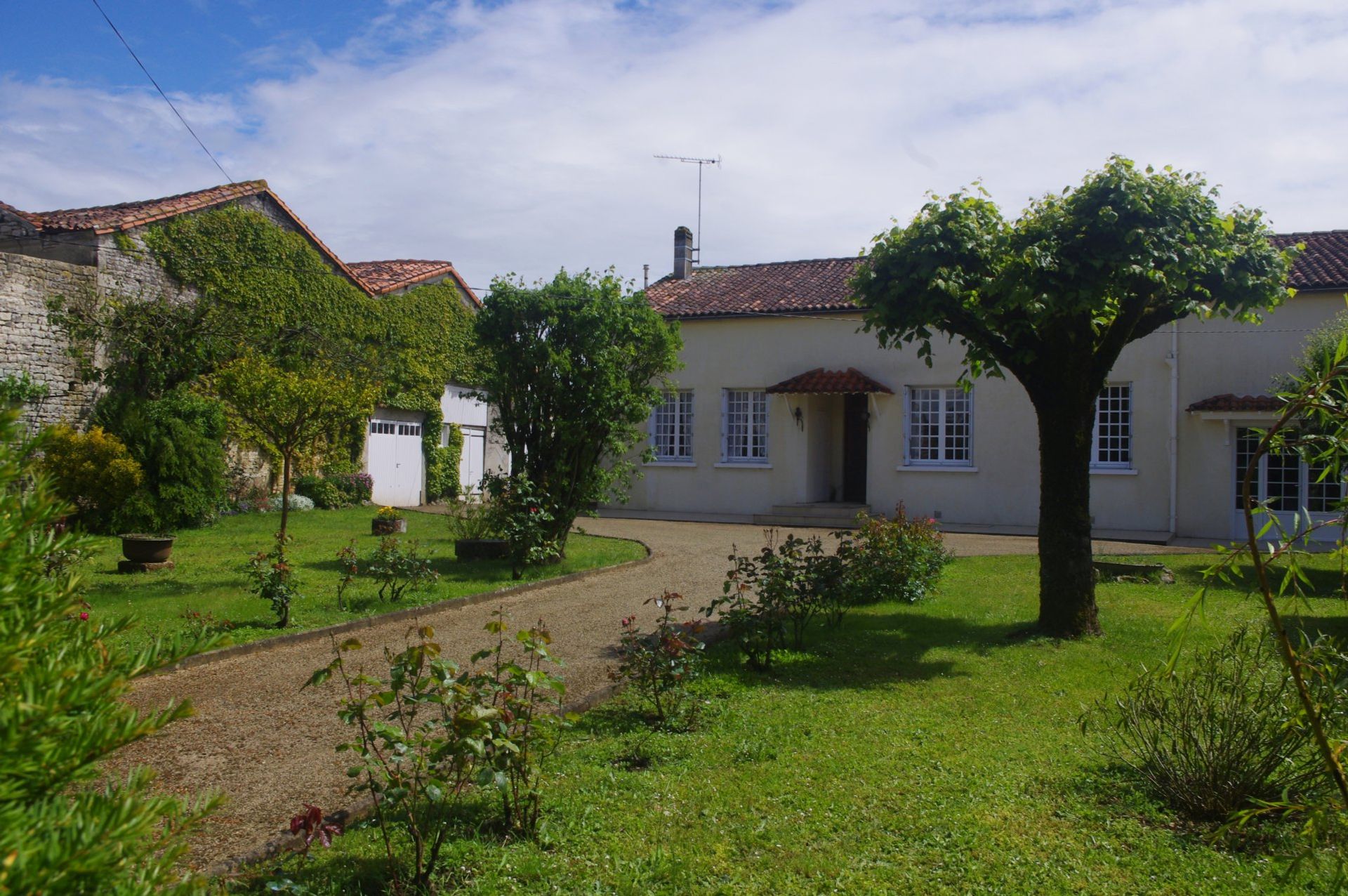 Haus im Verteuil-sur-Charente, Neu-Aquitanien 10099257