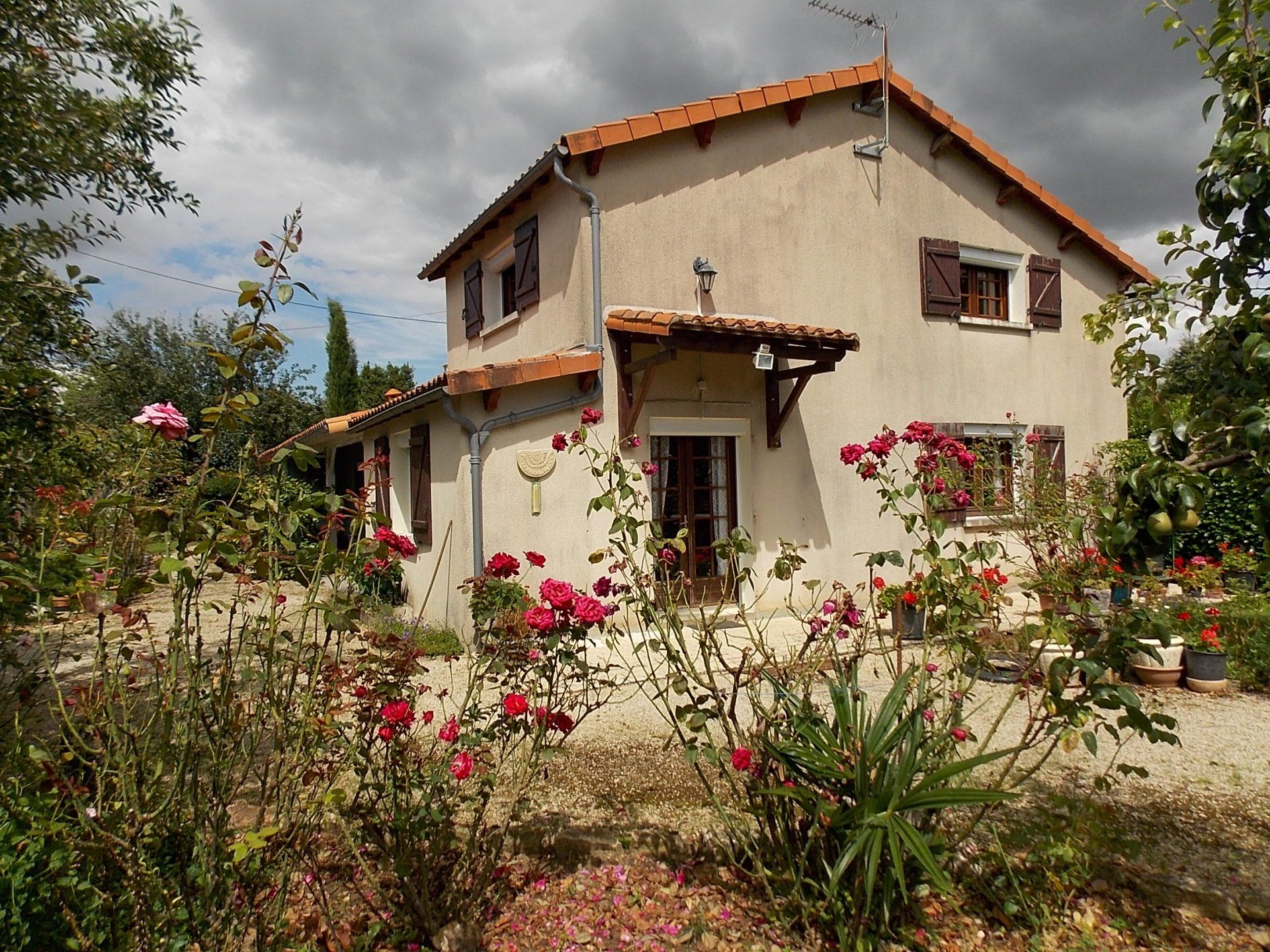 Andet i Charroux, Nouvelle-Aquitaine 10099261