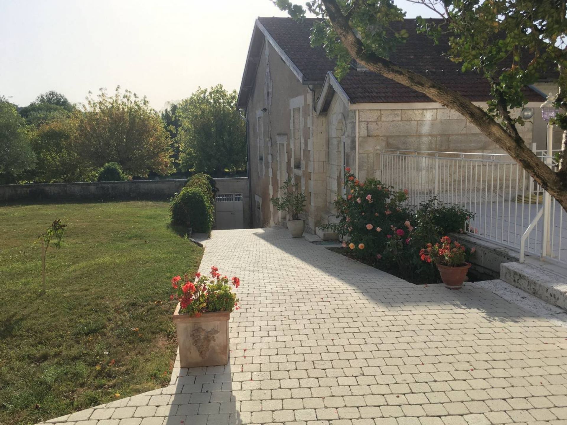 Haus im Montmoreau-Saint-Cybard, Poitou-Charentes 10099302