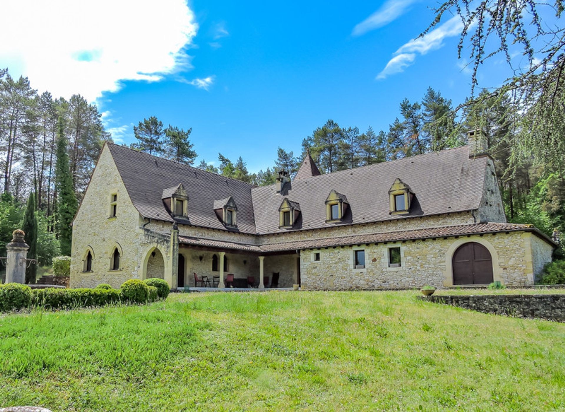 Haus im Rouffignac-Saint-Cernin-De-Reilhac, Aquitaine 10099629