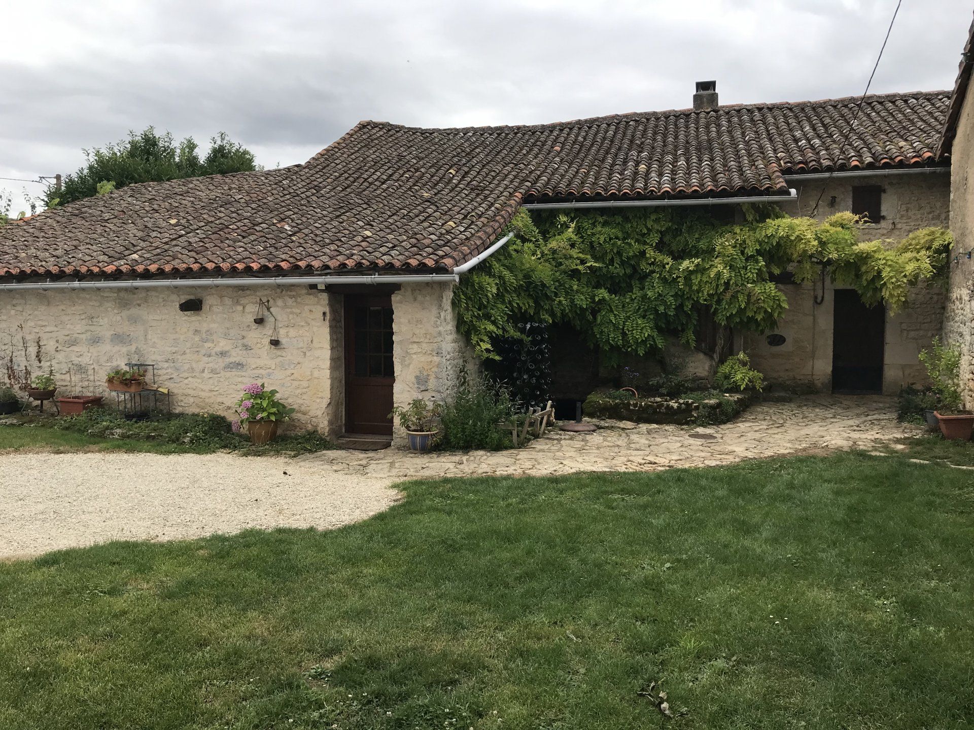 Hus i Limalonges, Nouvelle-Aquitaine 10100089