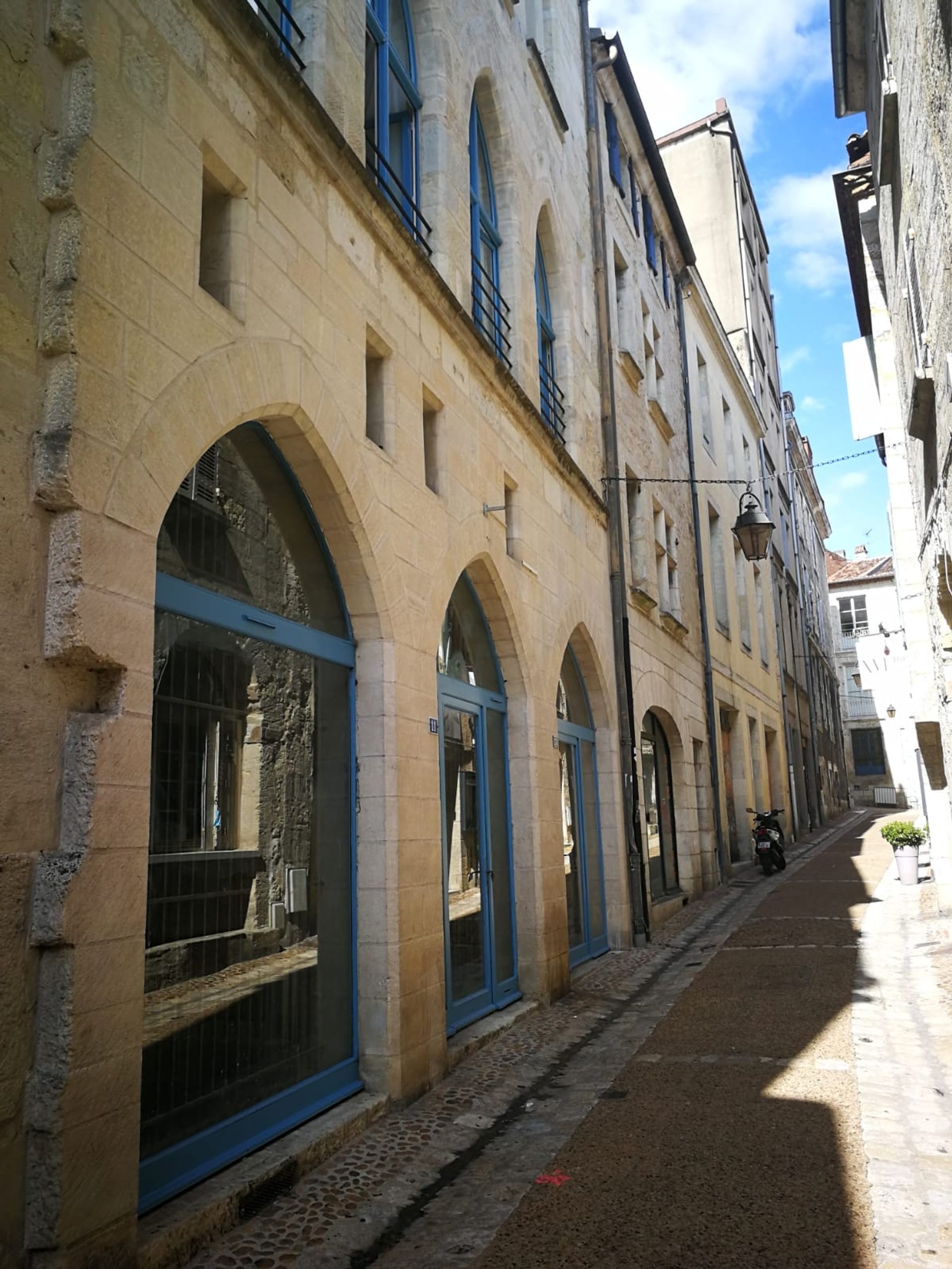 산업 에 Perigueux, Aquitaine 10100266