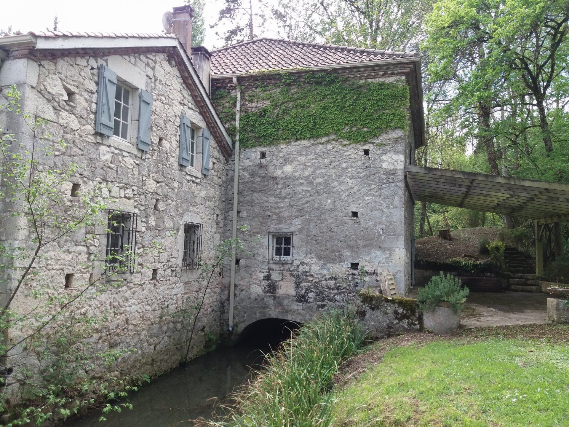 Andet i Hautefage-la-Tour, Nouvelle-Aquitaine 10100346