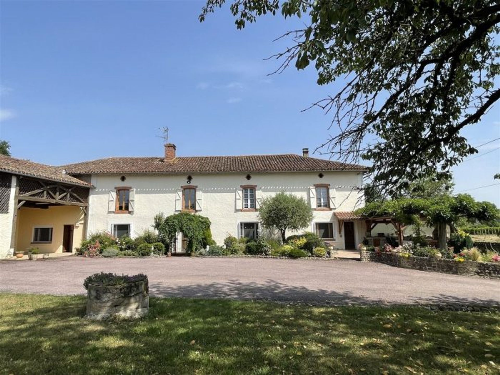 House in Masseube, Midi-Pyrenees 10100469