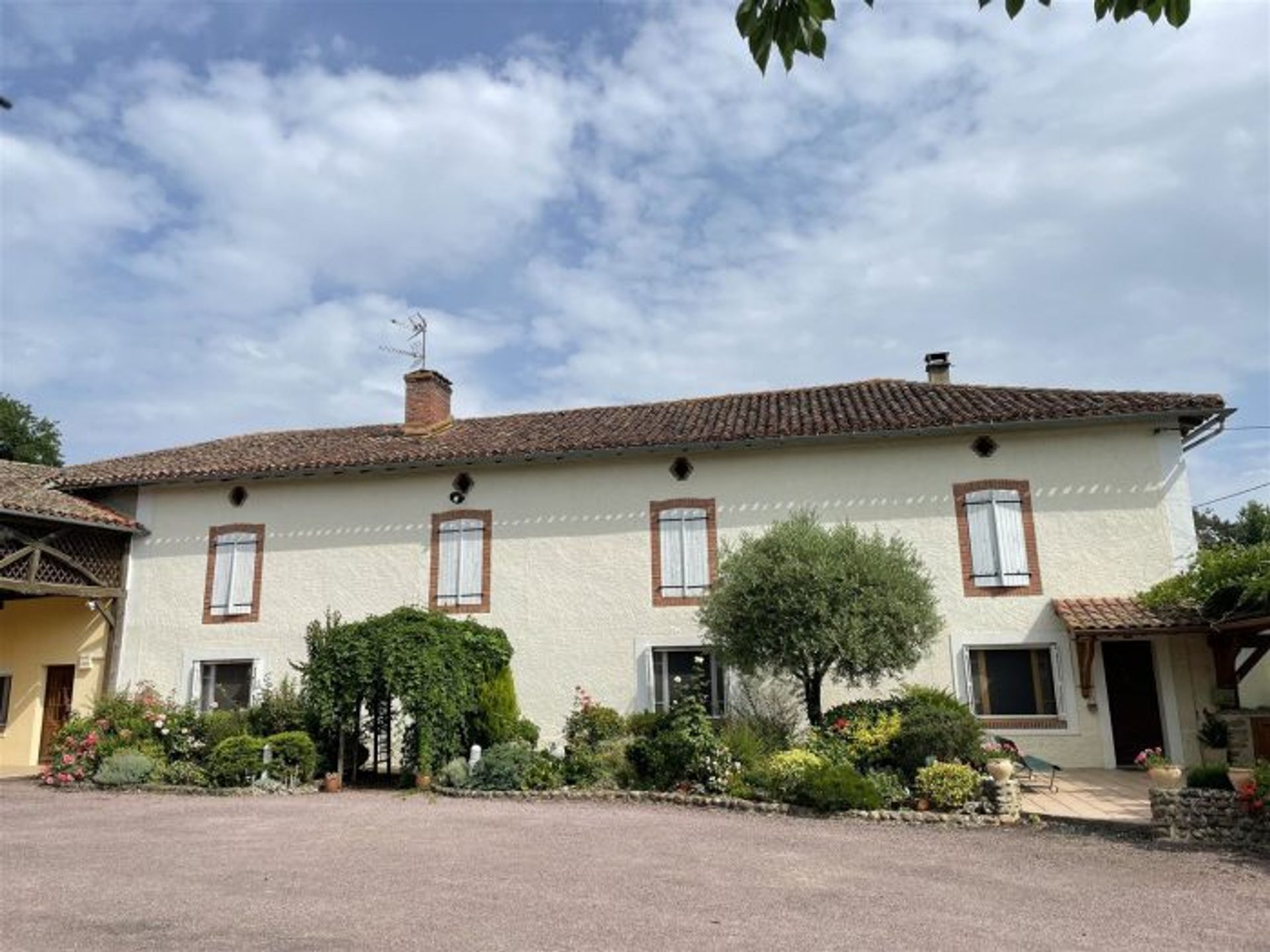 House in Masseube, Midi-Pyrenees 10100469