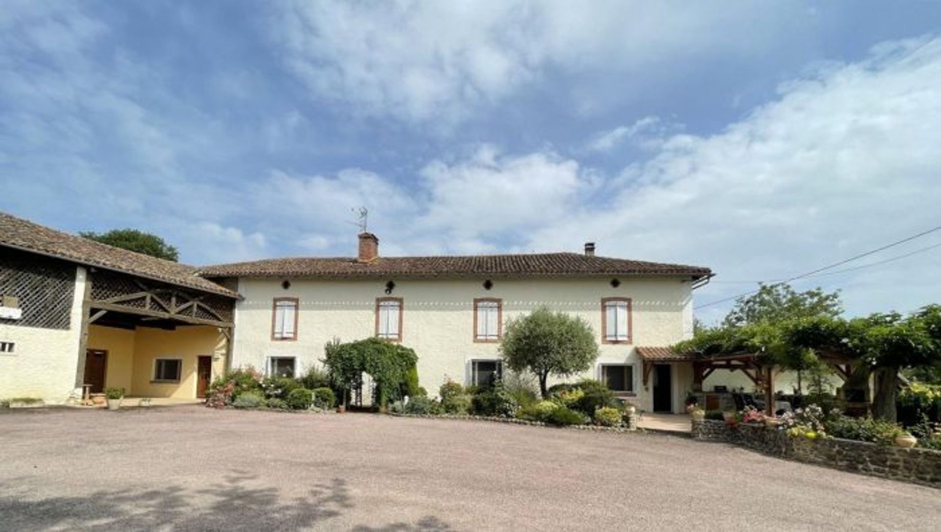 House in Masseube, Midi-Pyrenees 10100469