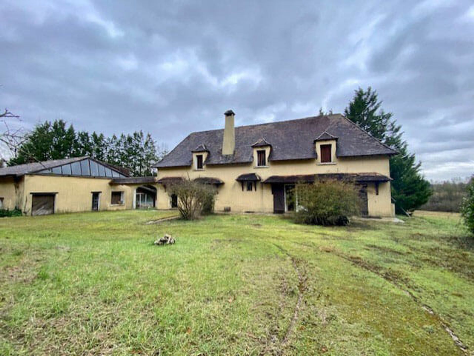 House in Lauzun, Nouvelle-Aquitaine 10100719