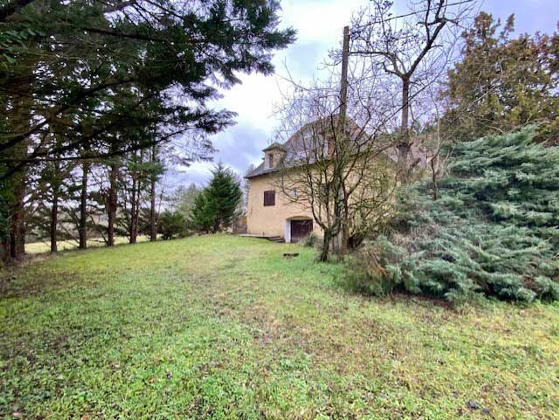 House in Lauzun, Nouvelle-Aquitaine 10100719