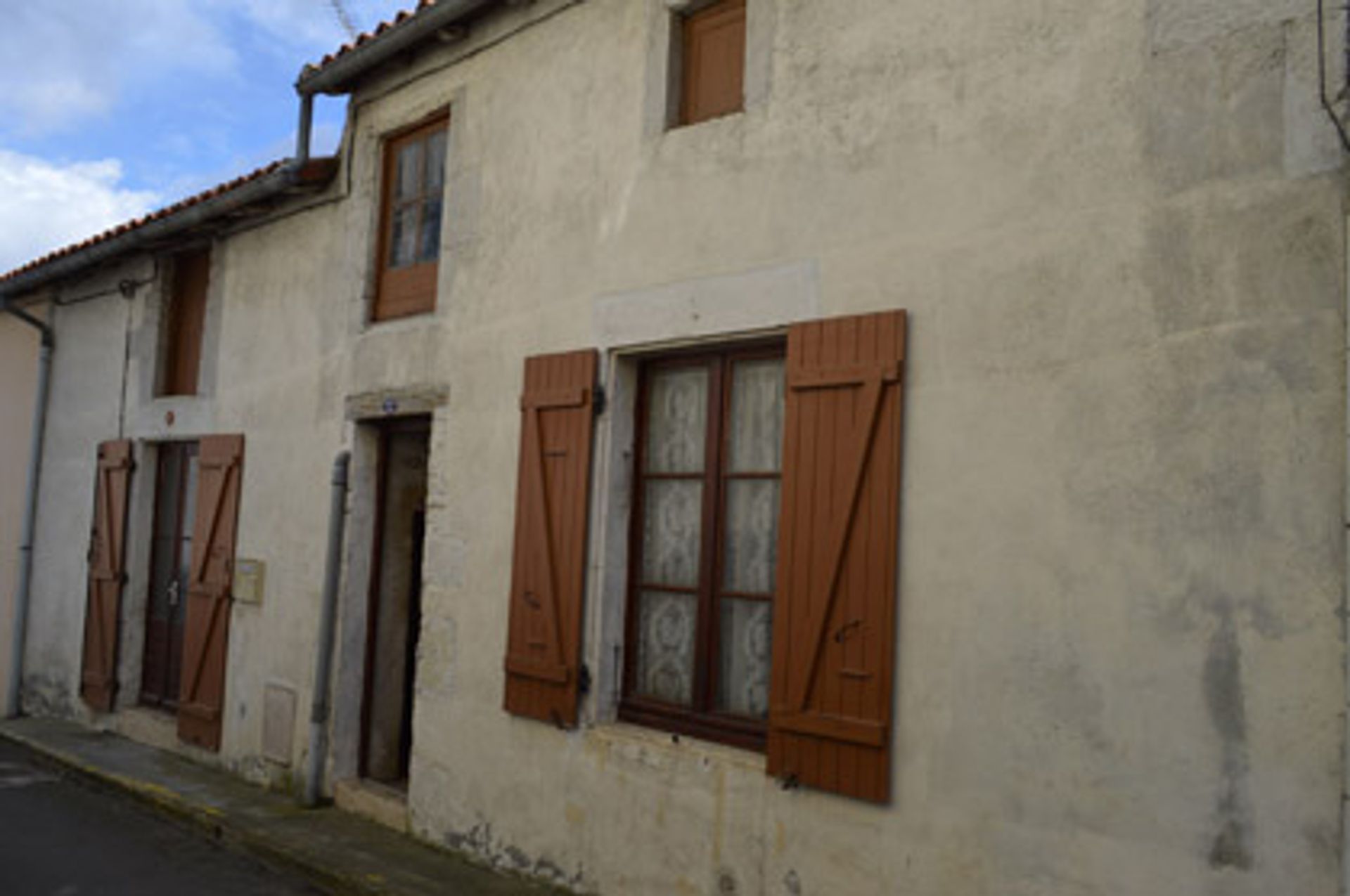 Condominium dans Ruffec, Poitou-Charentes 10100803