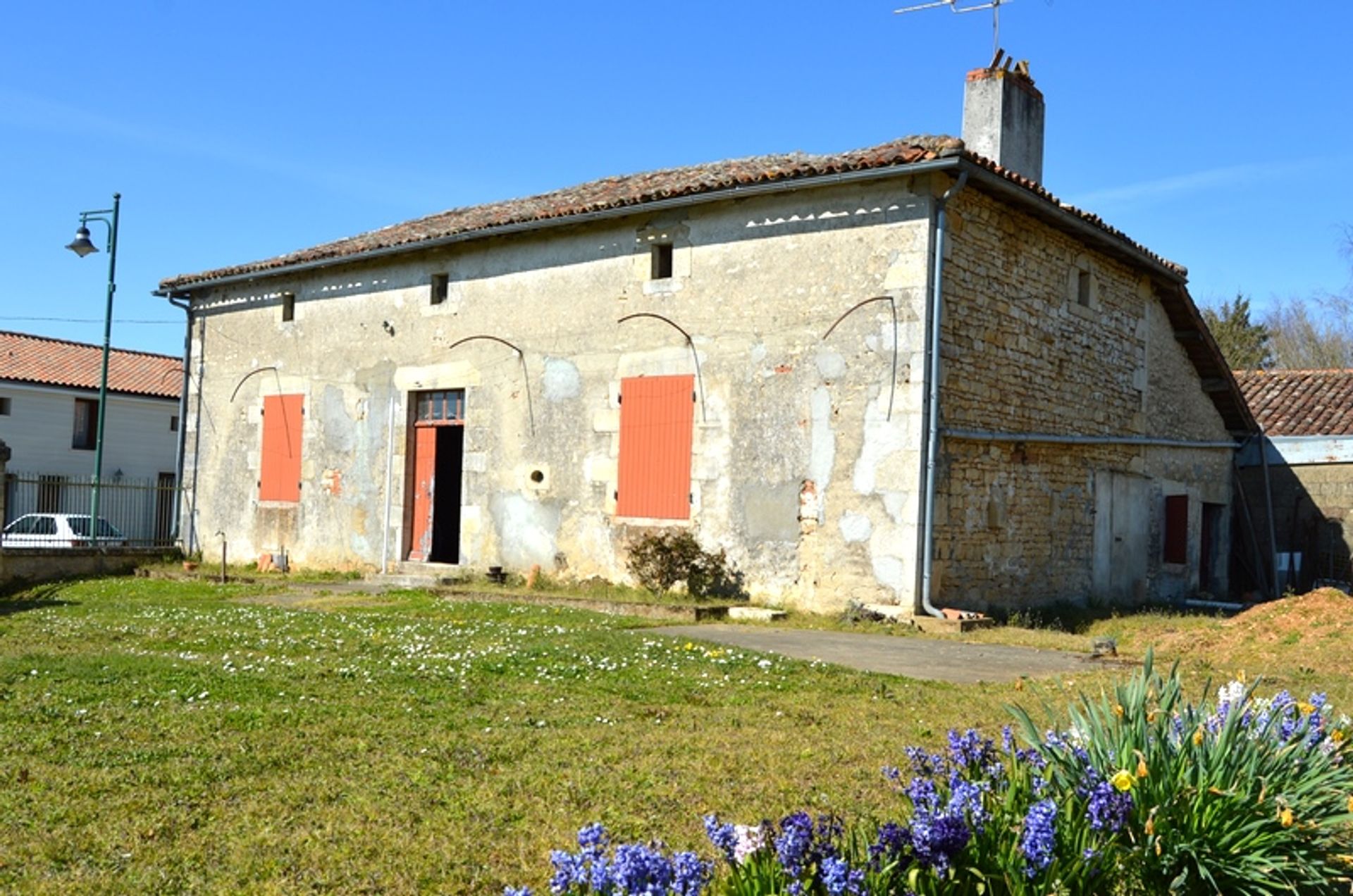 Land im Civray, Nouvelle-Aquitaine 10100850