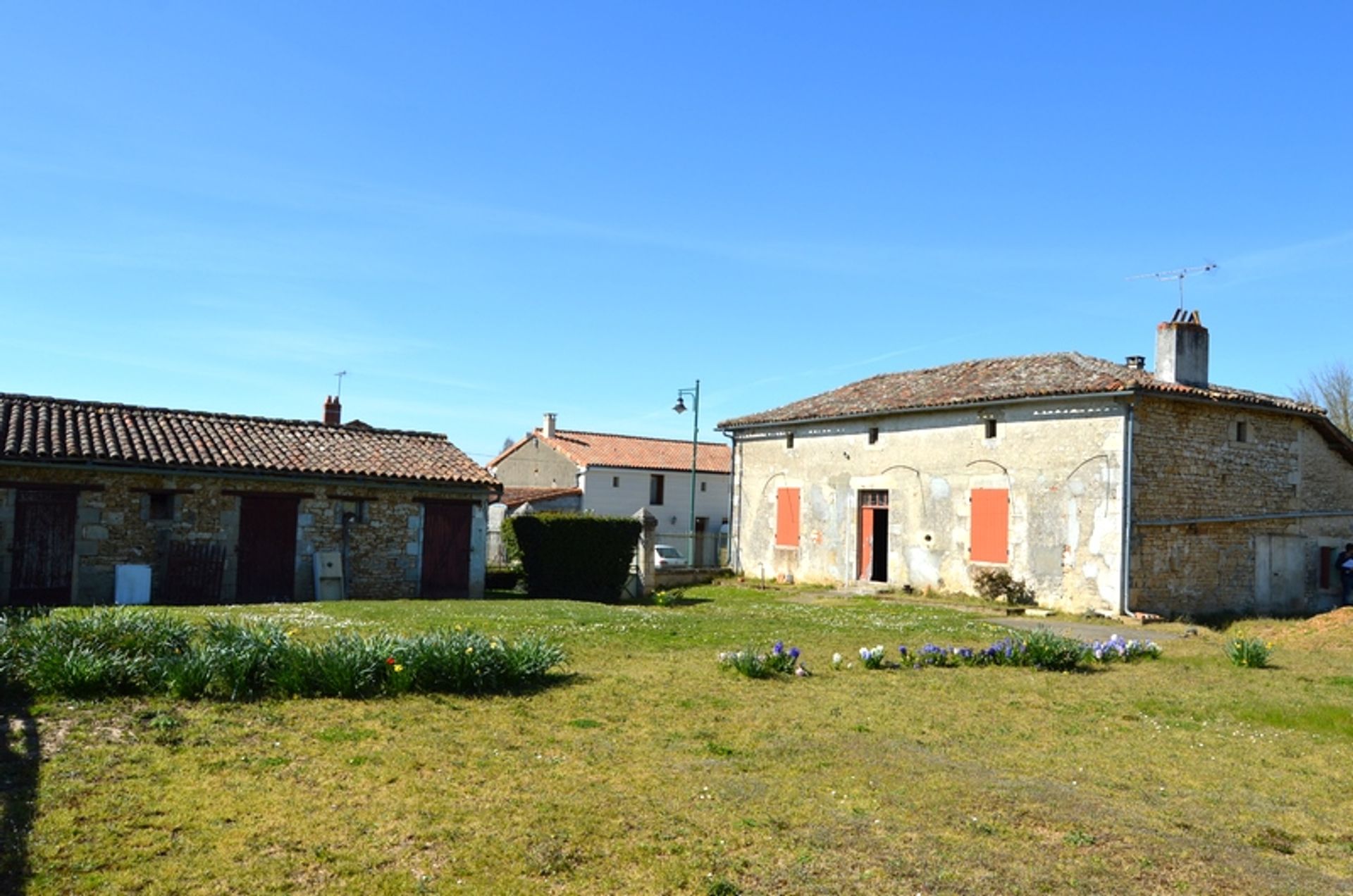 Земельные участки в Civray, Poitou-Charentes 10100850