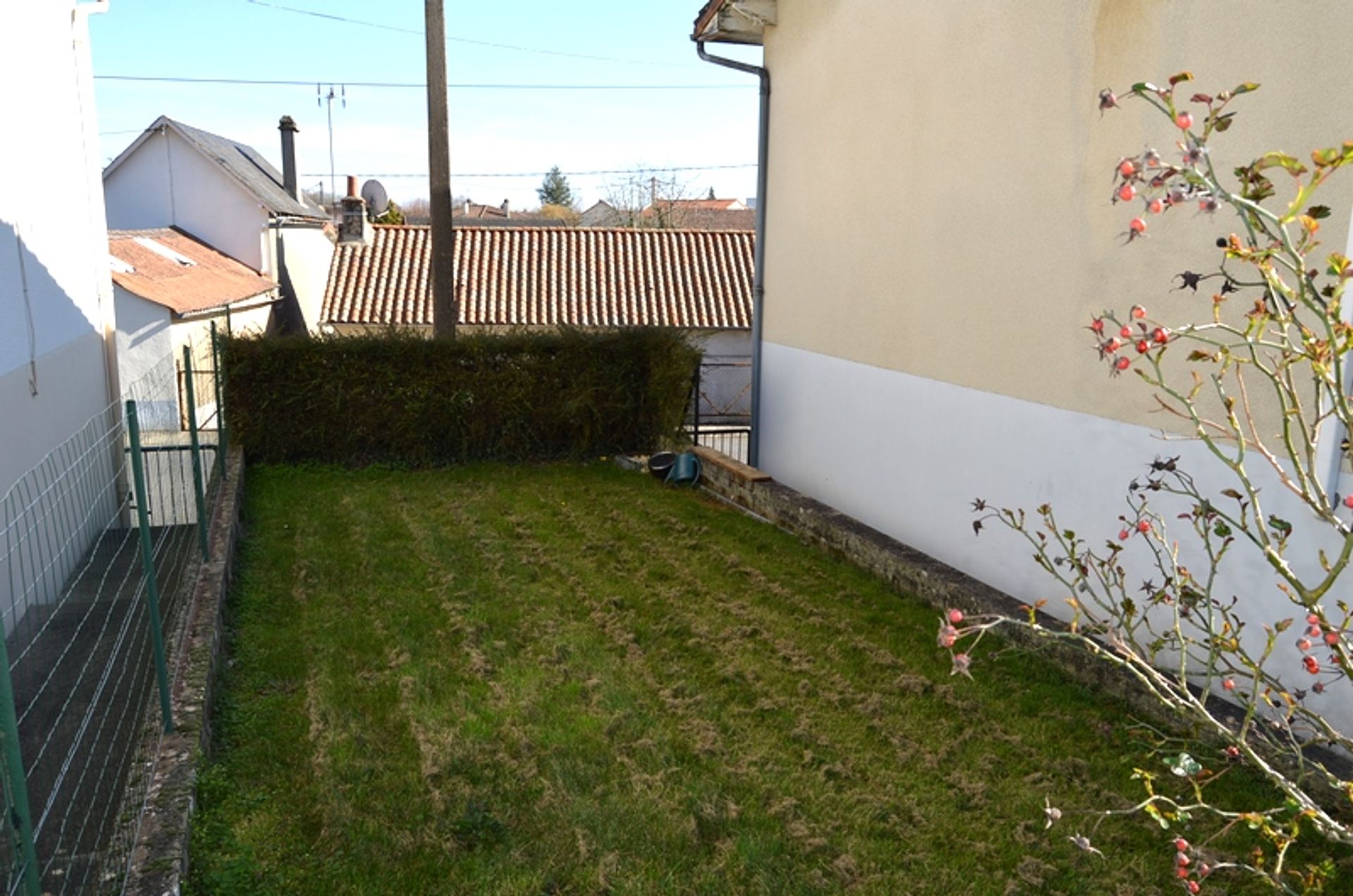 Condominium in Civray, Poitou-Charentes 10100870