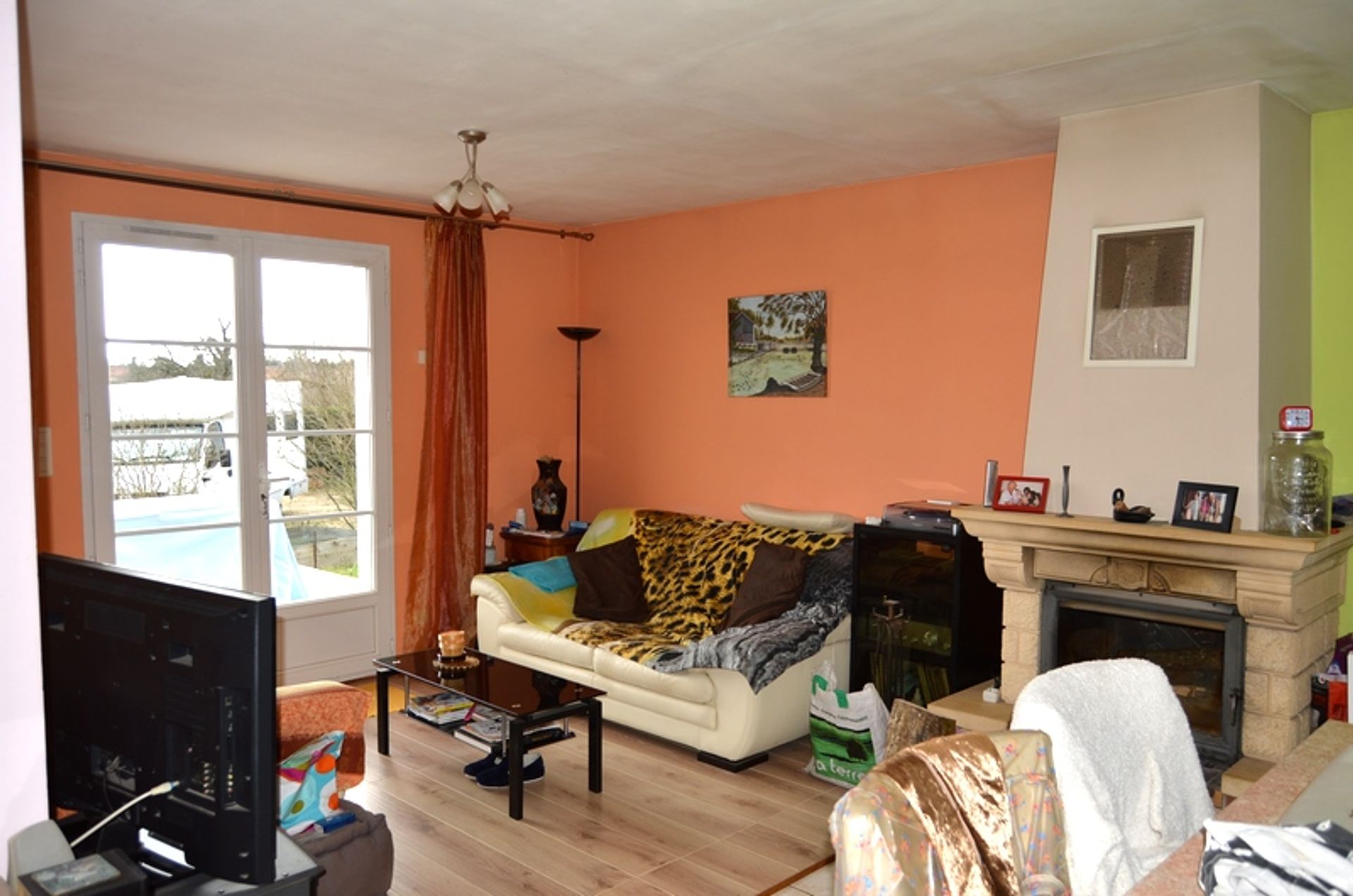 rumah dalam RUFFEC, Poitou-Charentes 10100900