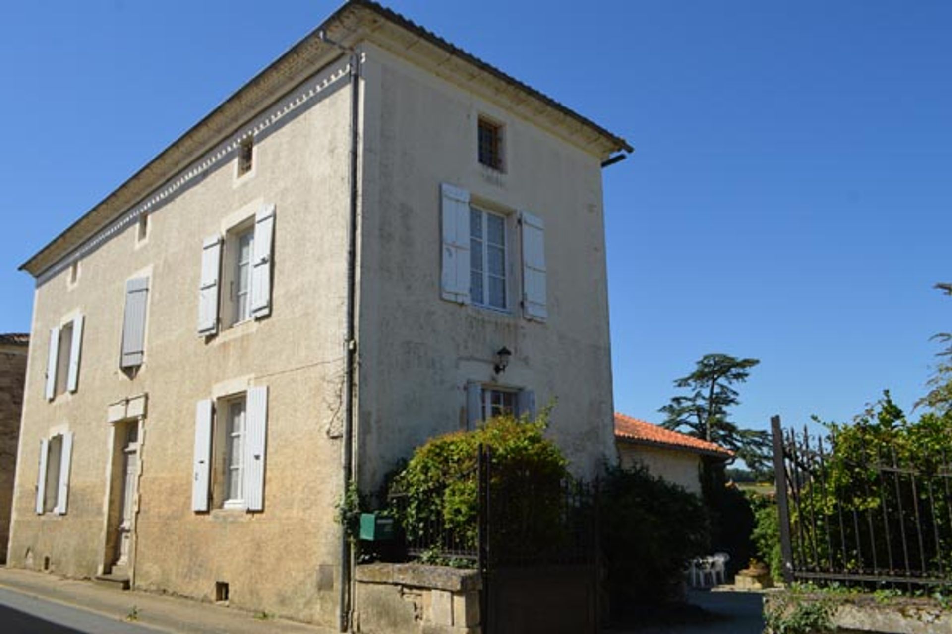 casa en Tusson, Nouvelle-Aquitaine 10100957