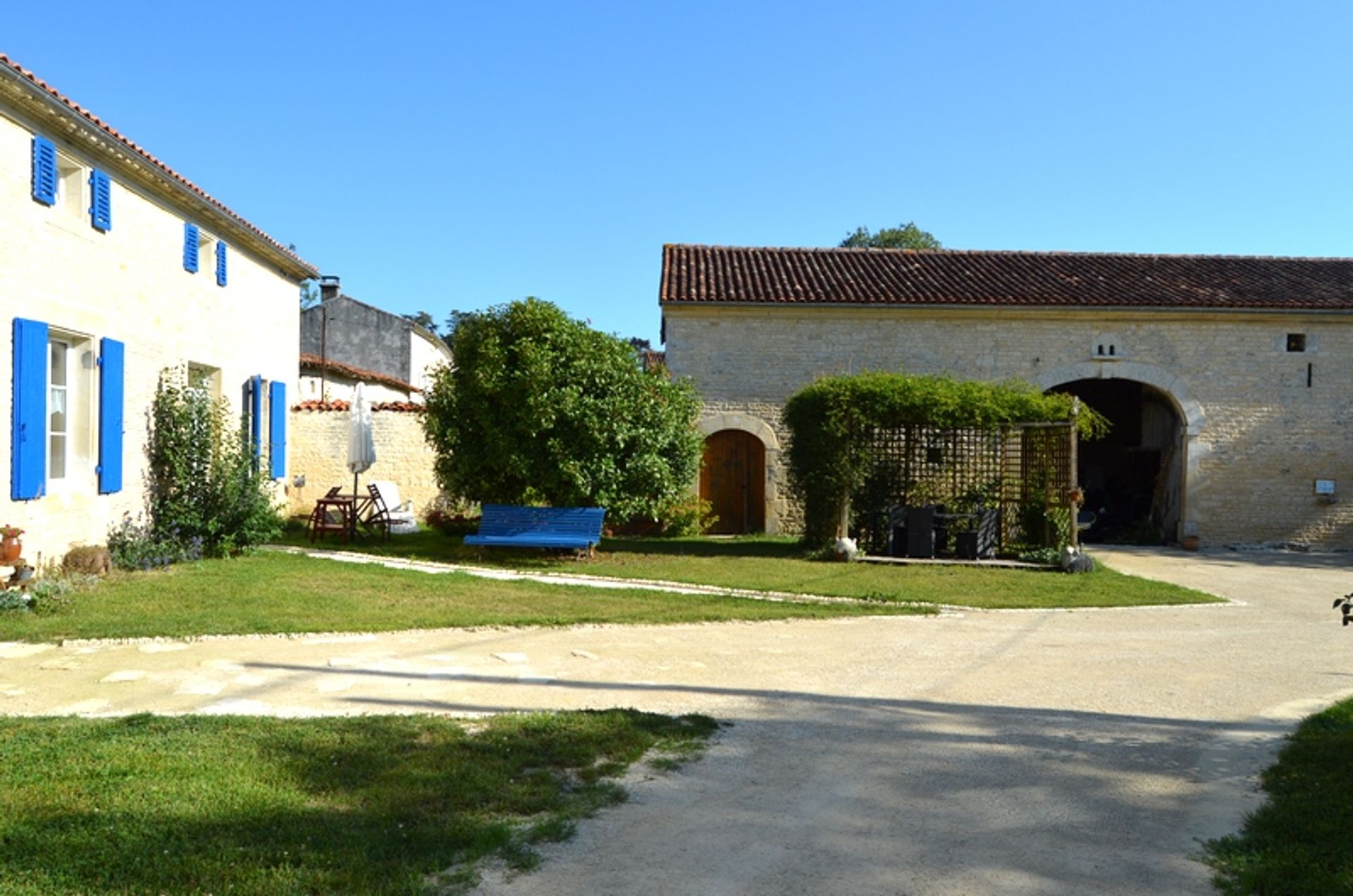 Другой в Verteuil-sur-Charente, Nouvelle-Aquitaine 10101004