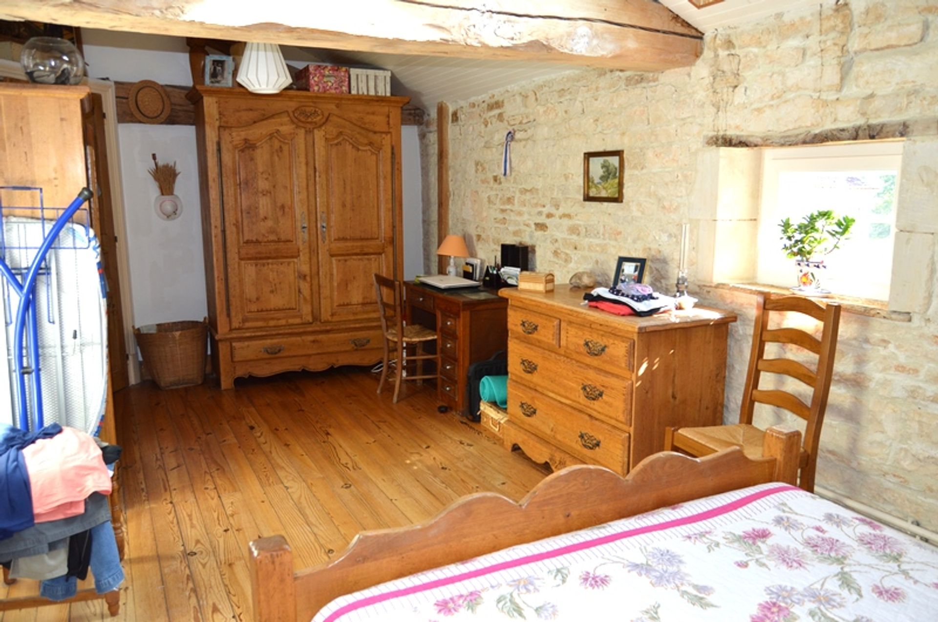 Inny w Verteuil-sur-Charente, Poitou-Charentes 10101004