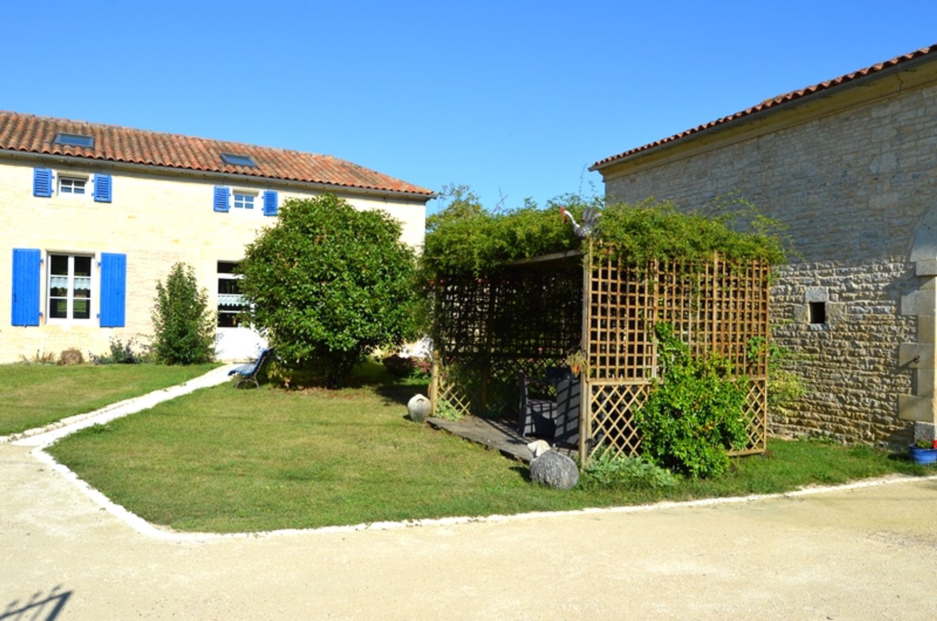 Αλλα σε Verteuil-sur-Charente, Poitou-Charentes 10101004