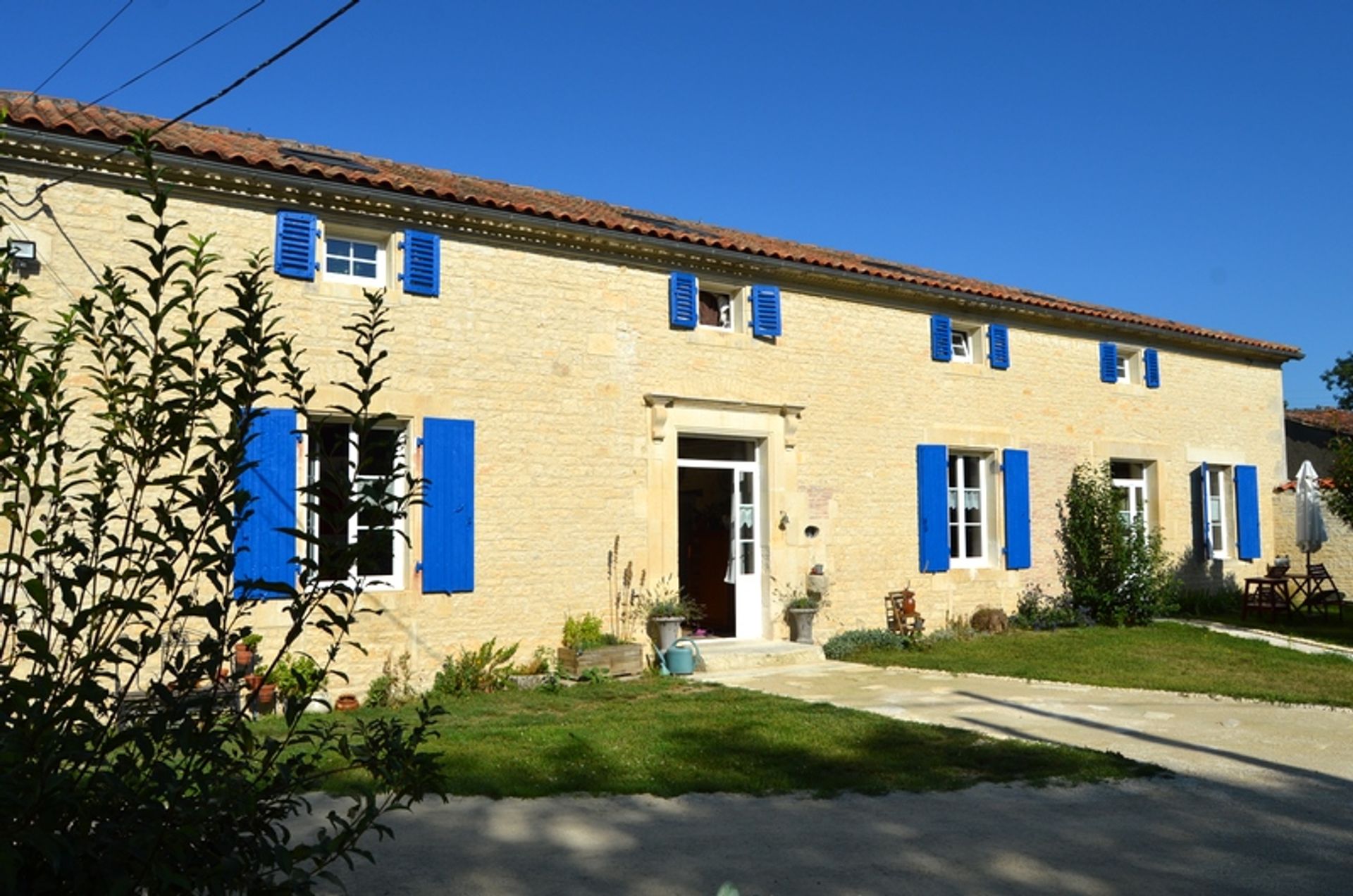 Αλλα σε Verteuil-sur-Charente, Poitou-Charentes 10101004