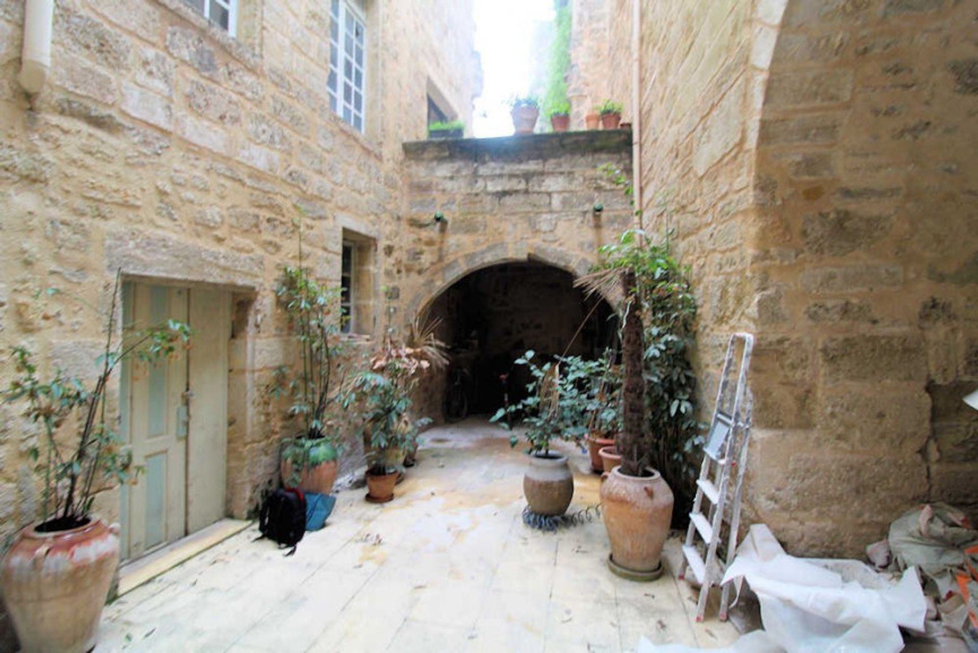 Ejerlejlighed i Pezenas, Languedoc-Roussillon 10101154