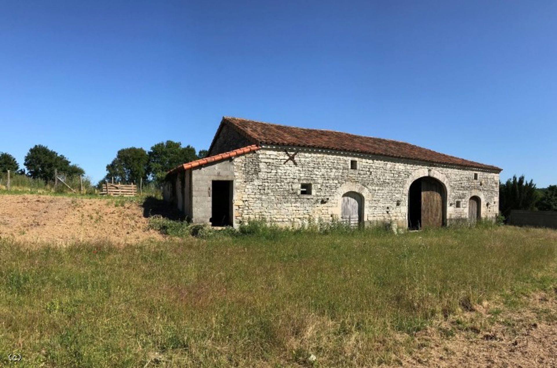 Otro en Villefagnan, Nouvelle-Aquitaine 10102145