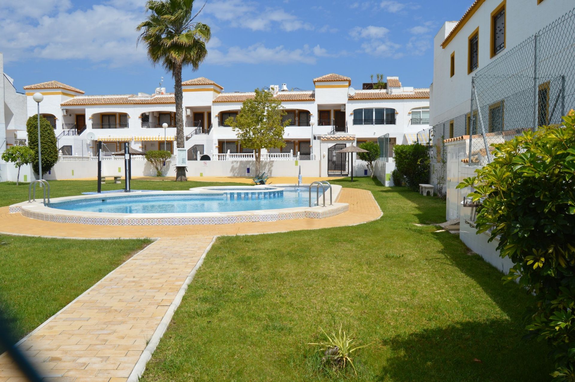 Condominio en Entre Naranjos Vistabella,  10102549