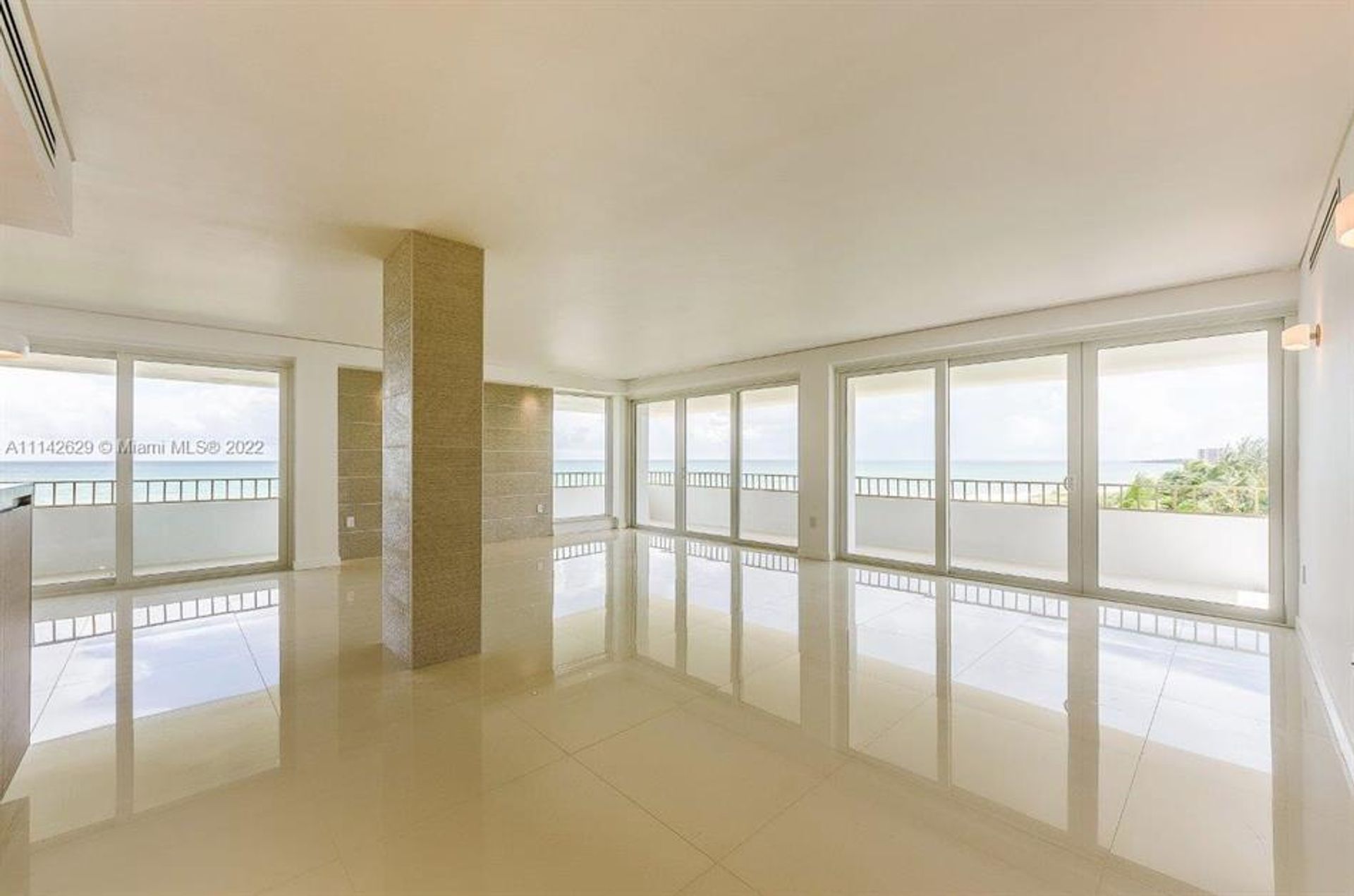 Condominium in Key Biscayne, Florida 10102645