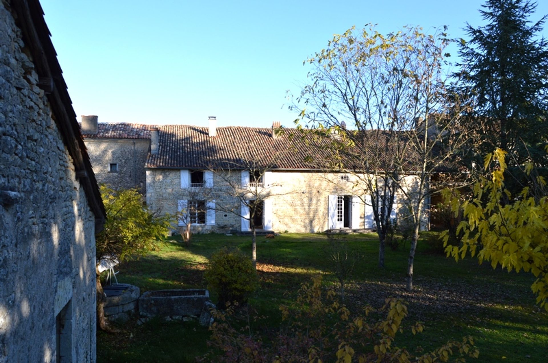 Hus i Limalonges, Poitou-Charentes 10103174