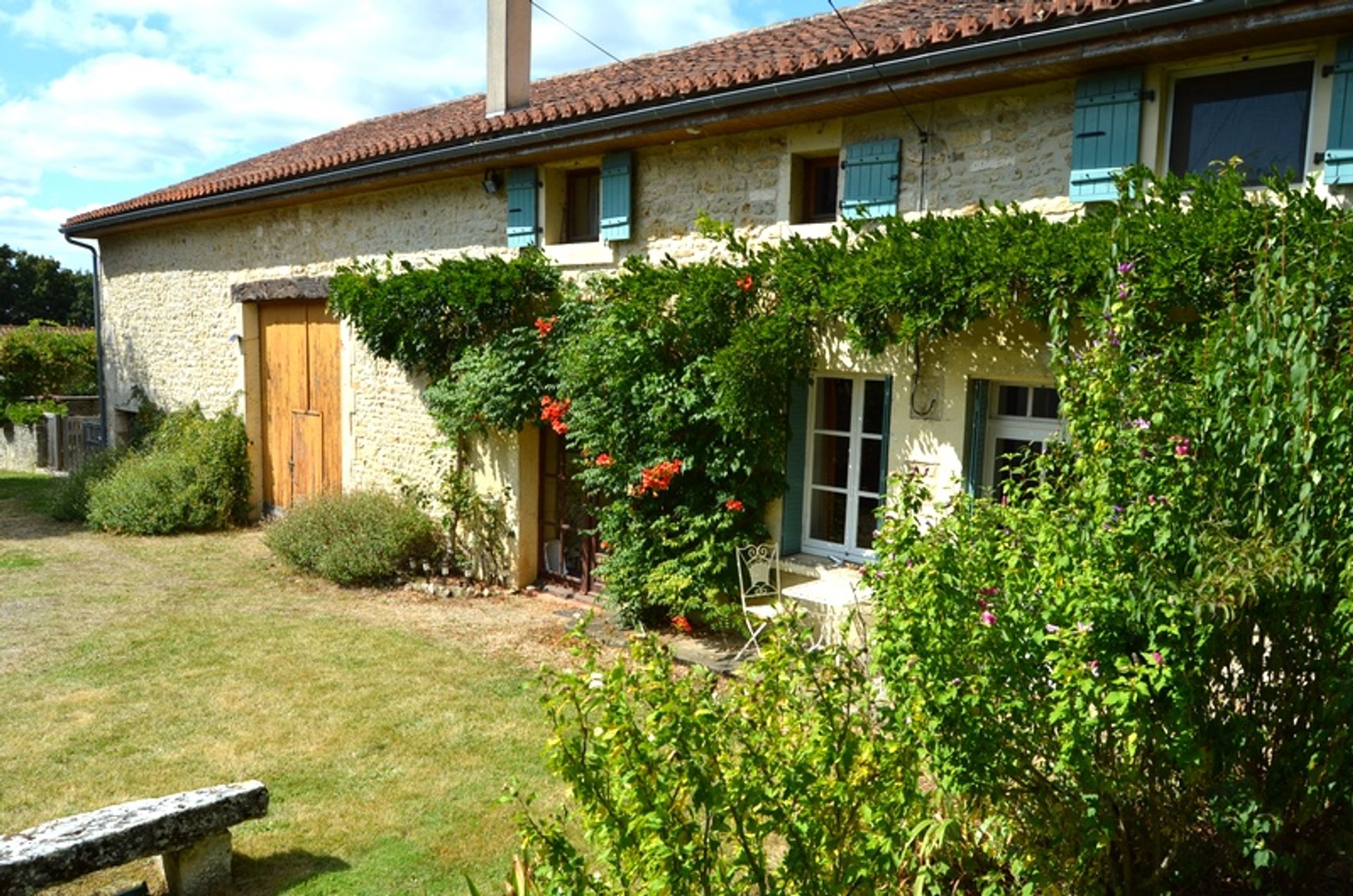 casa en Saint-Claud, Nouvelle-Aquitaine 10103193