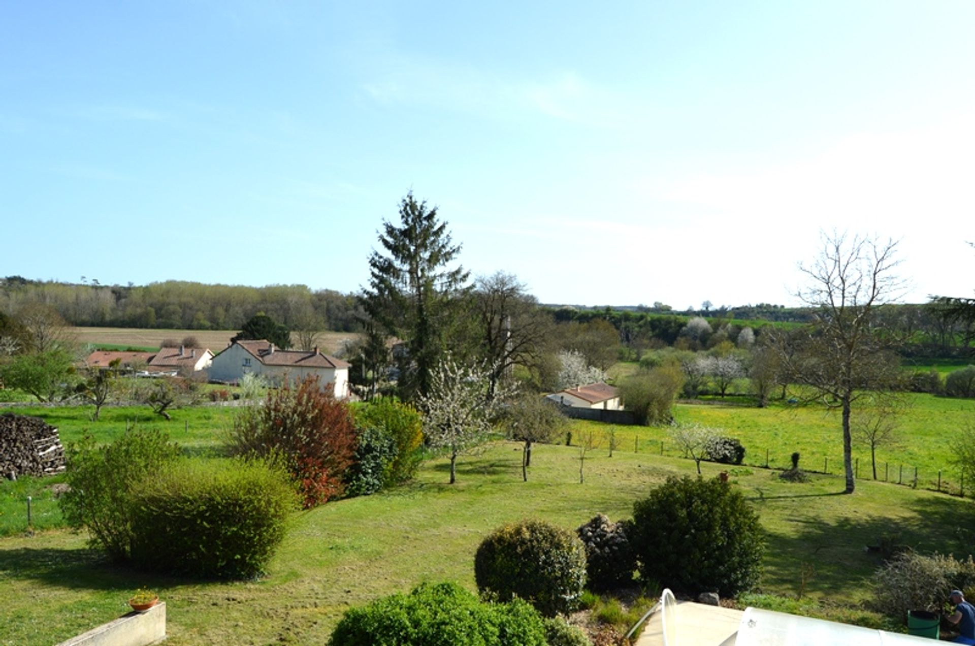 房子 在 Taize-Aizie, Poitou-Charentes 10103207