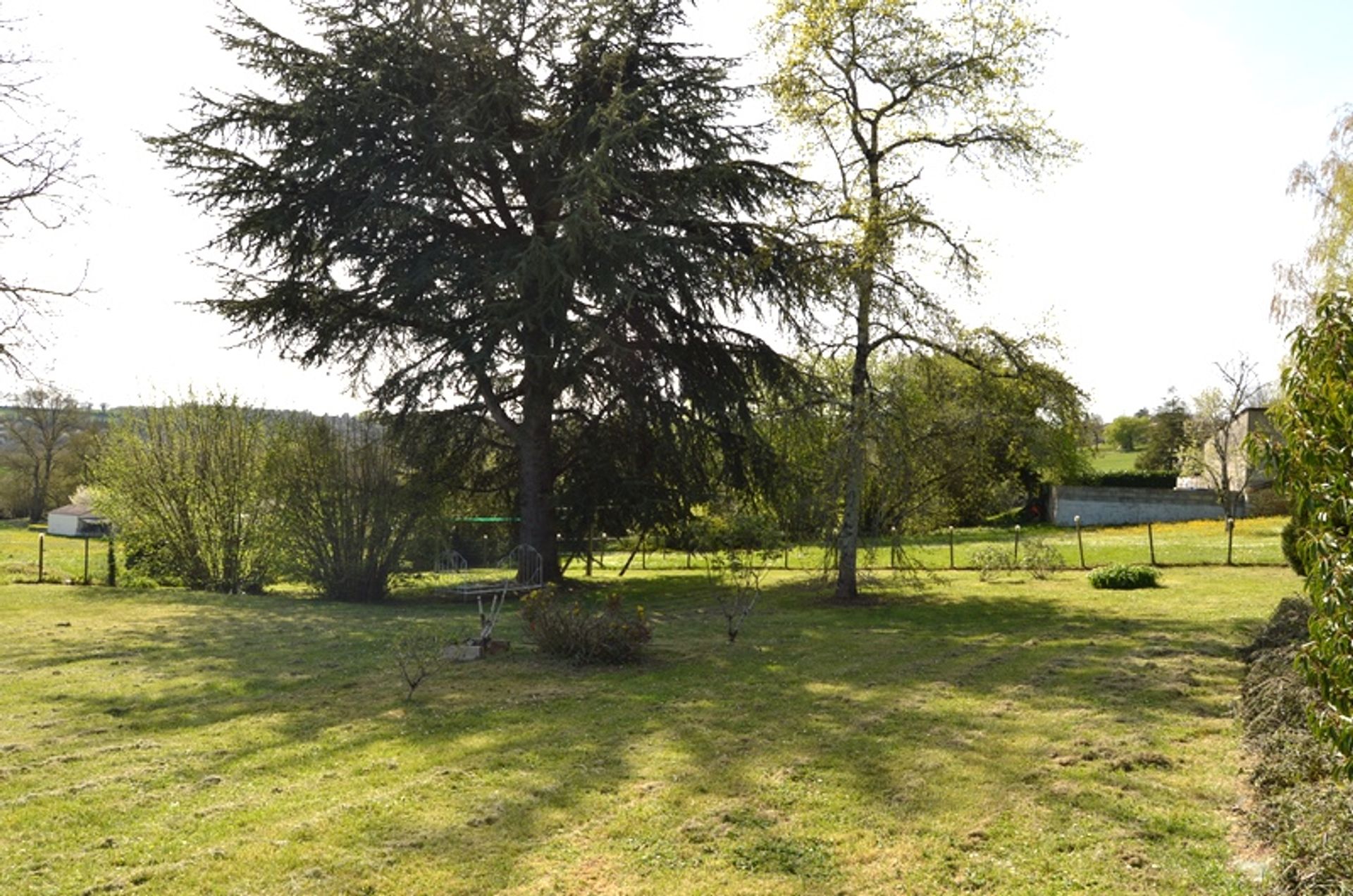 房子 在 Taize-Aizie, Poitou-Charentes 10103207