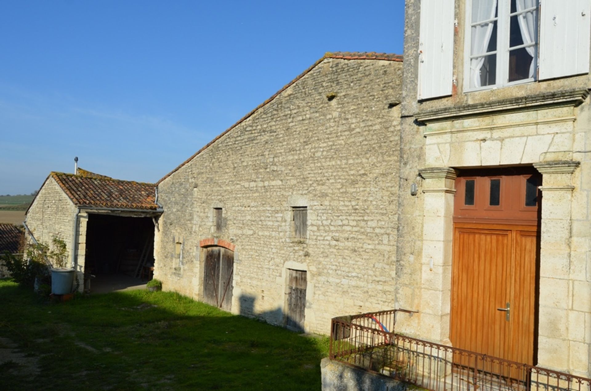 Condominio en Marcillac-Lanville, Poitou-Charentes 10103210