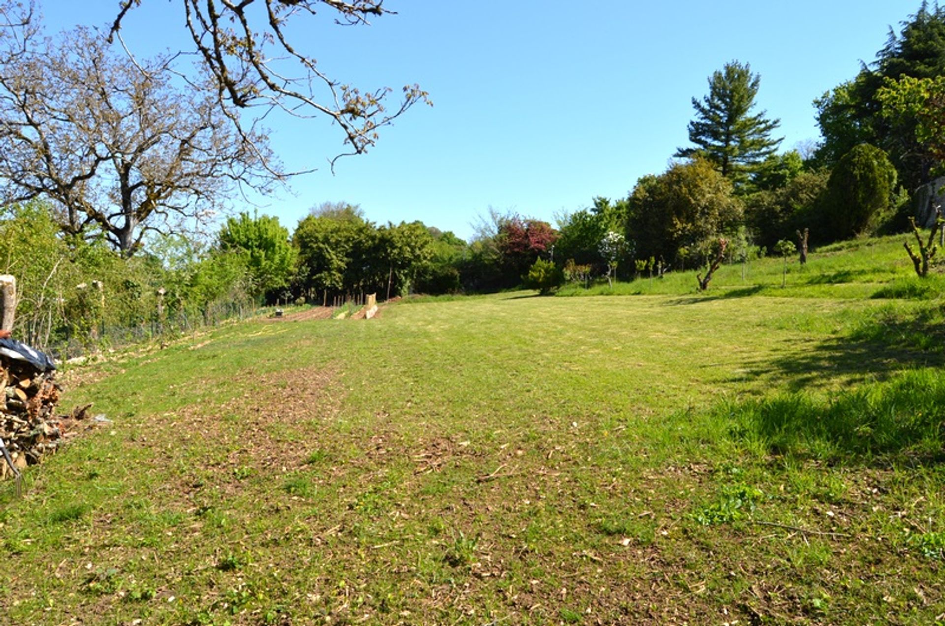 Hus i Ruffec, Poitou-Charentes 10103211