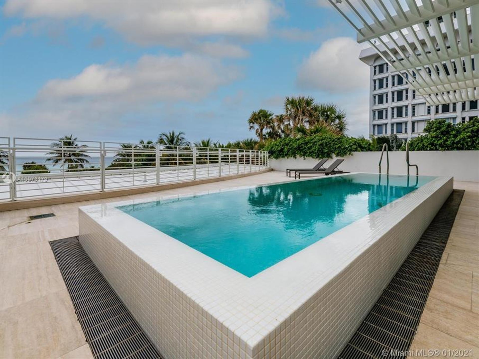 Condominio en Surfside, Florida 10103862