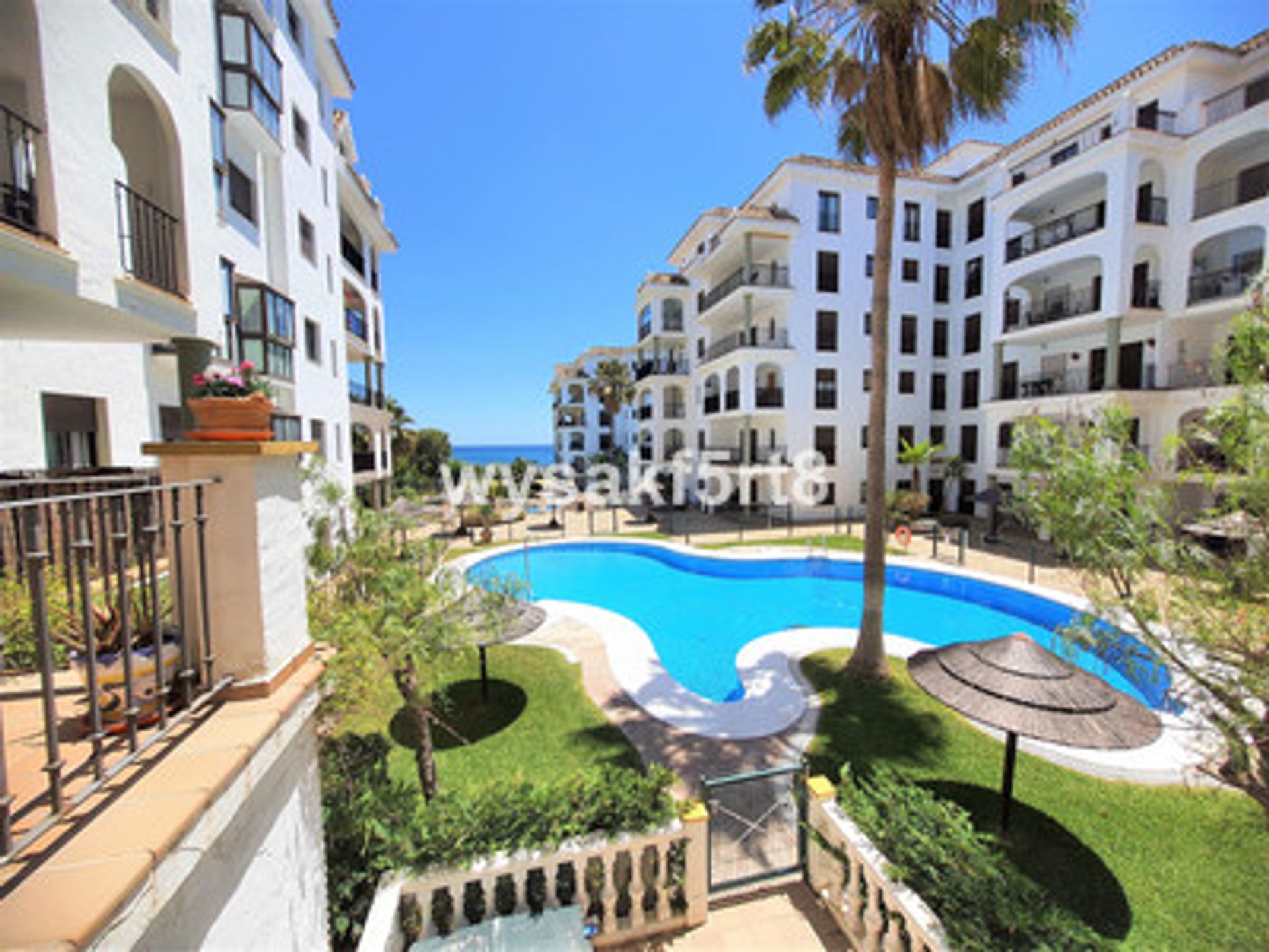 Condominio nel La Duquesa, Andalucia 10104480