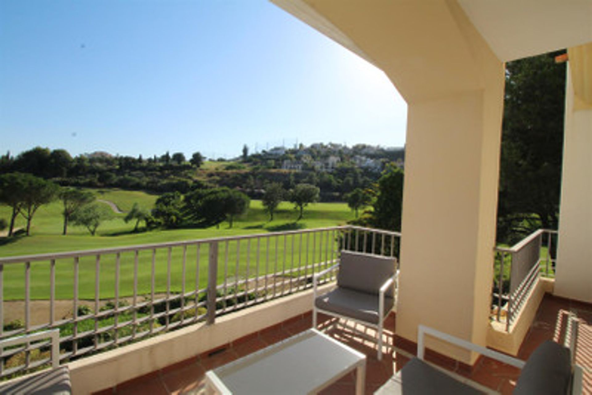 Condominium in Benahavis, Andalusia 10104542